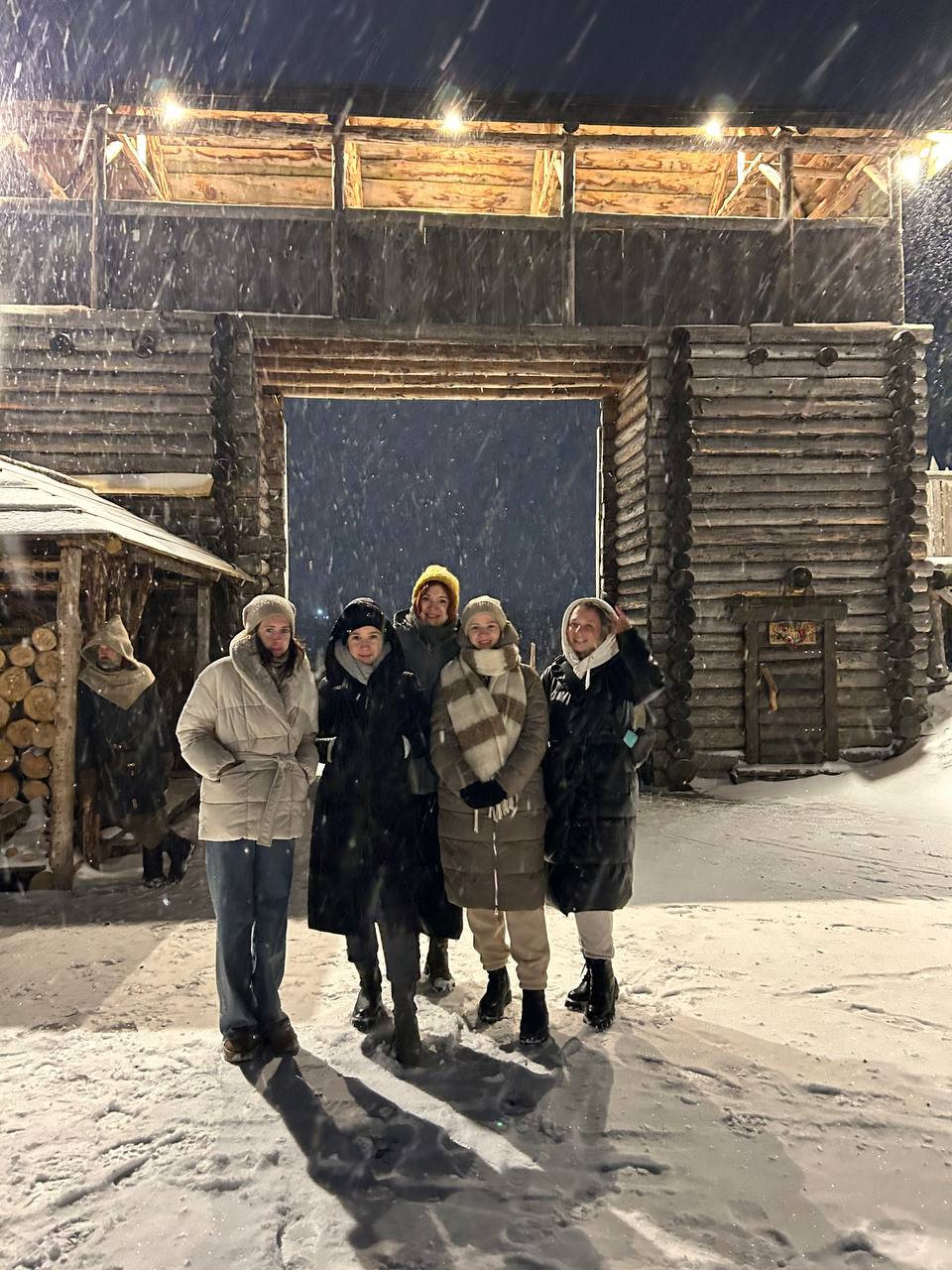 Новый год в Карелии: водопады, олени, ретропоезд! (12/24)