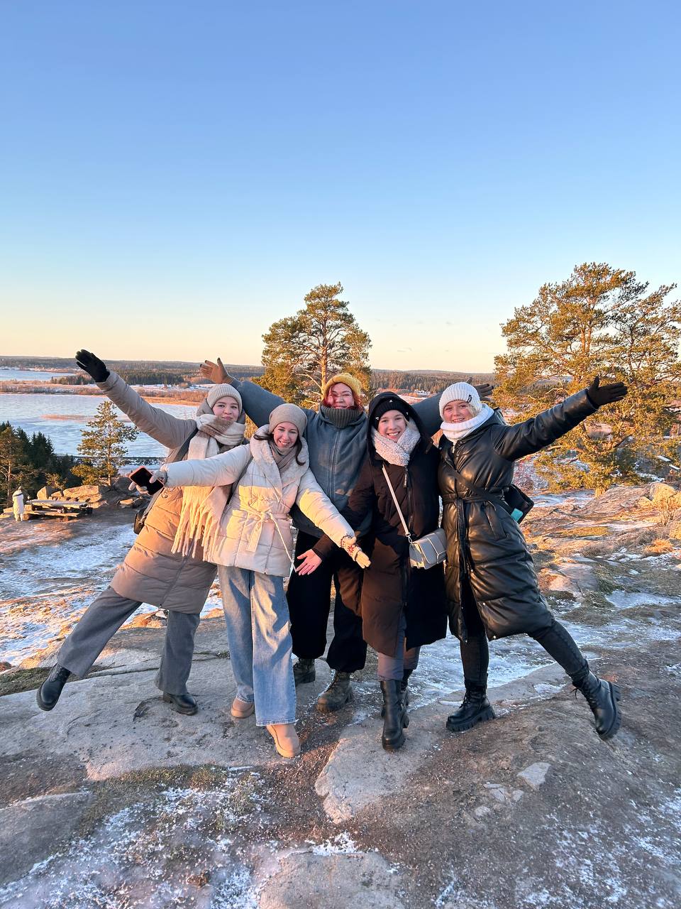 Новый год в Карелии: водопады, олени, ретропоезд!