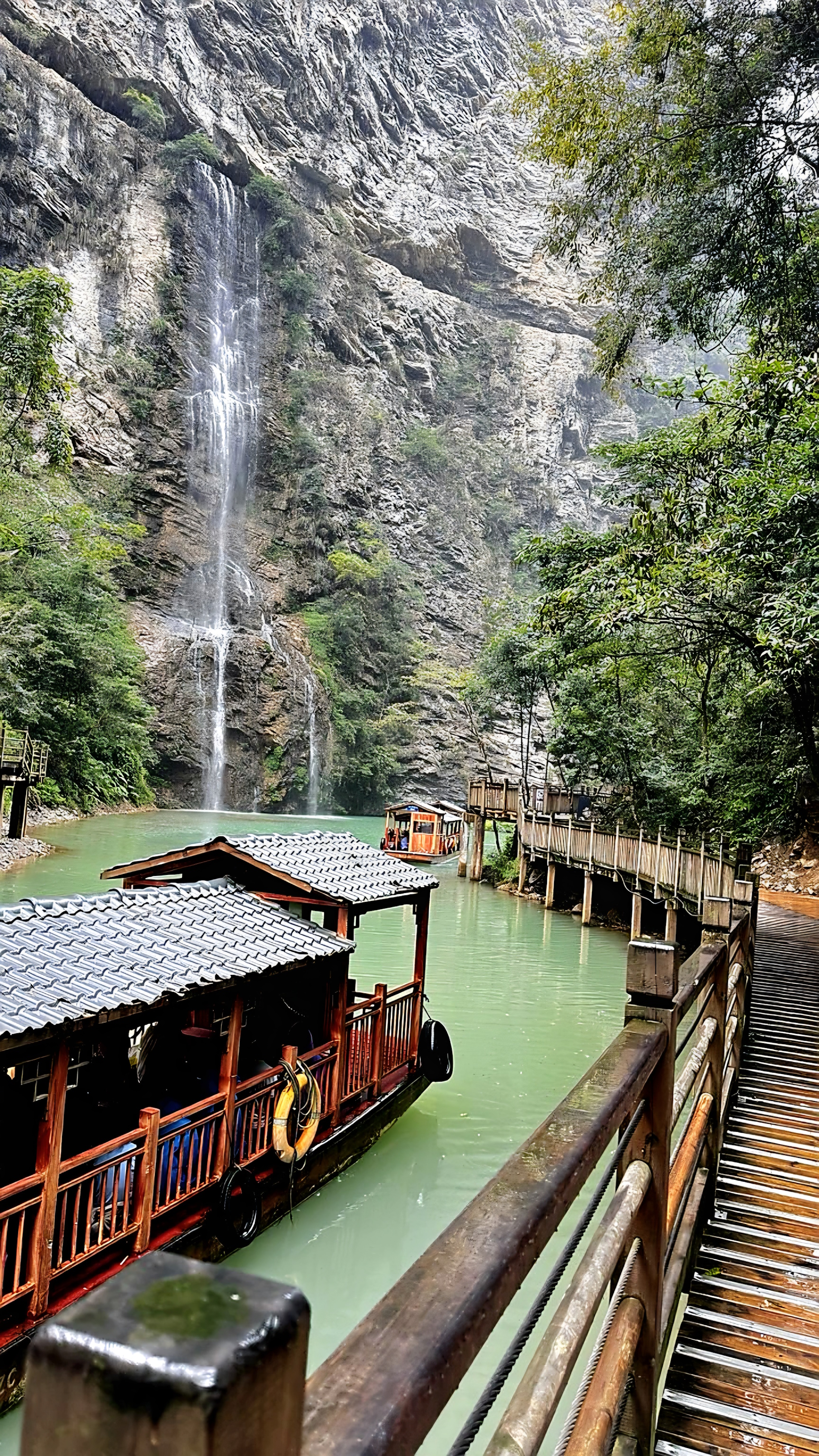 На грани возможного: прогулка по Стеклянному мосту
