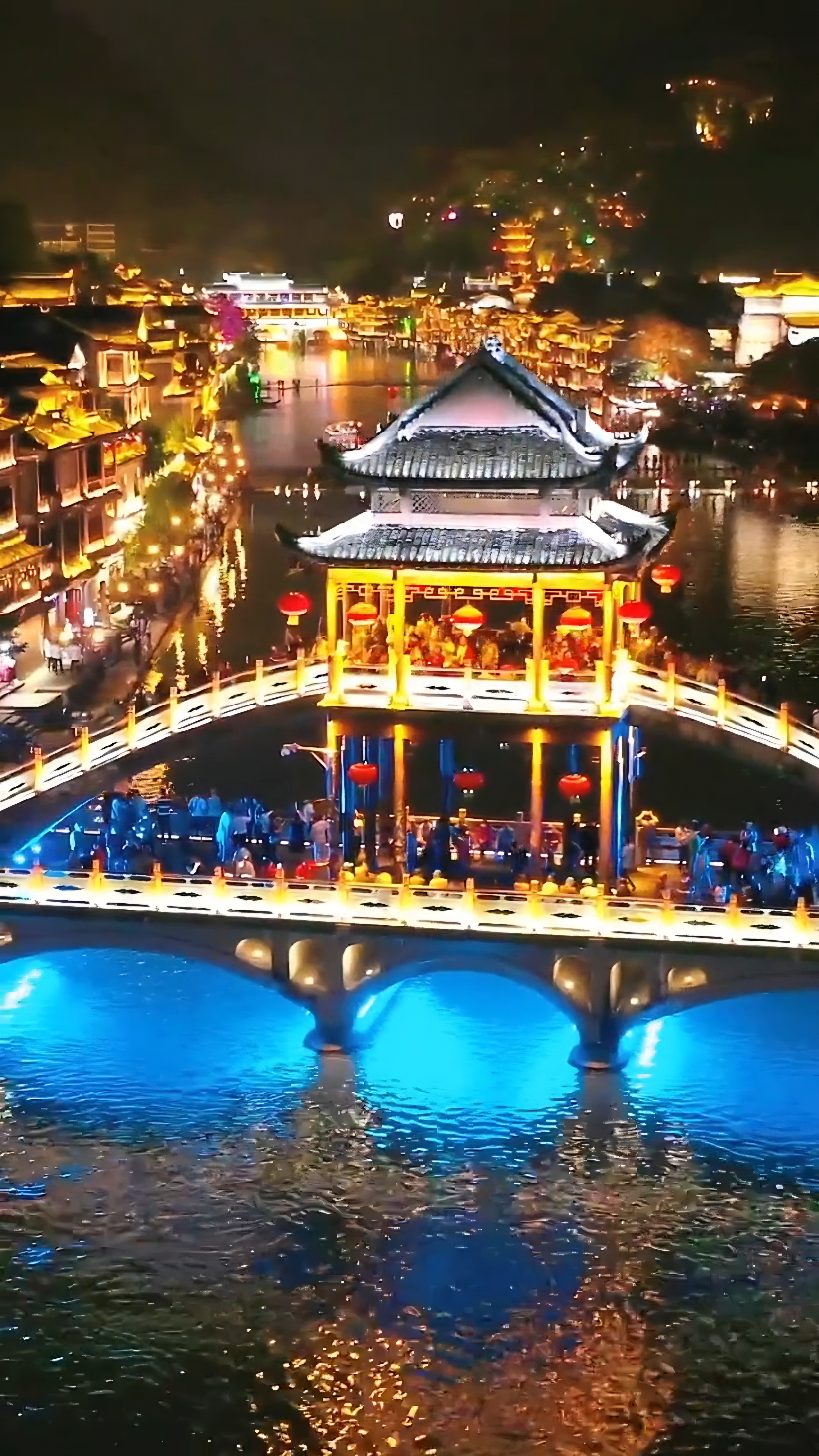 Город Фэнхуан и атмосфера древнего Китая