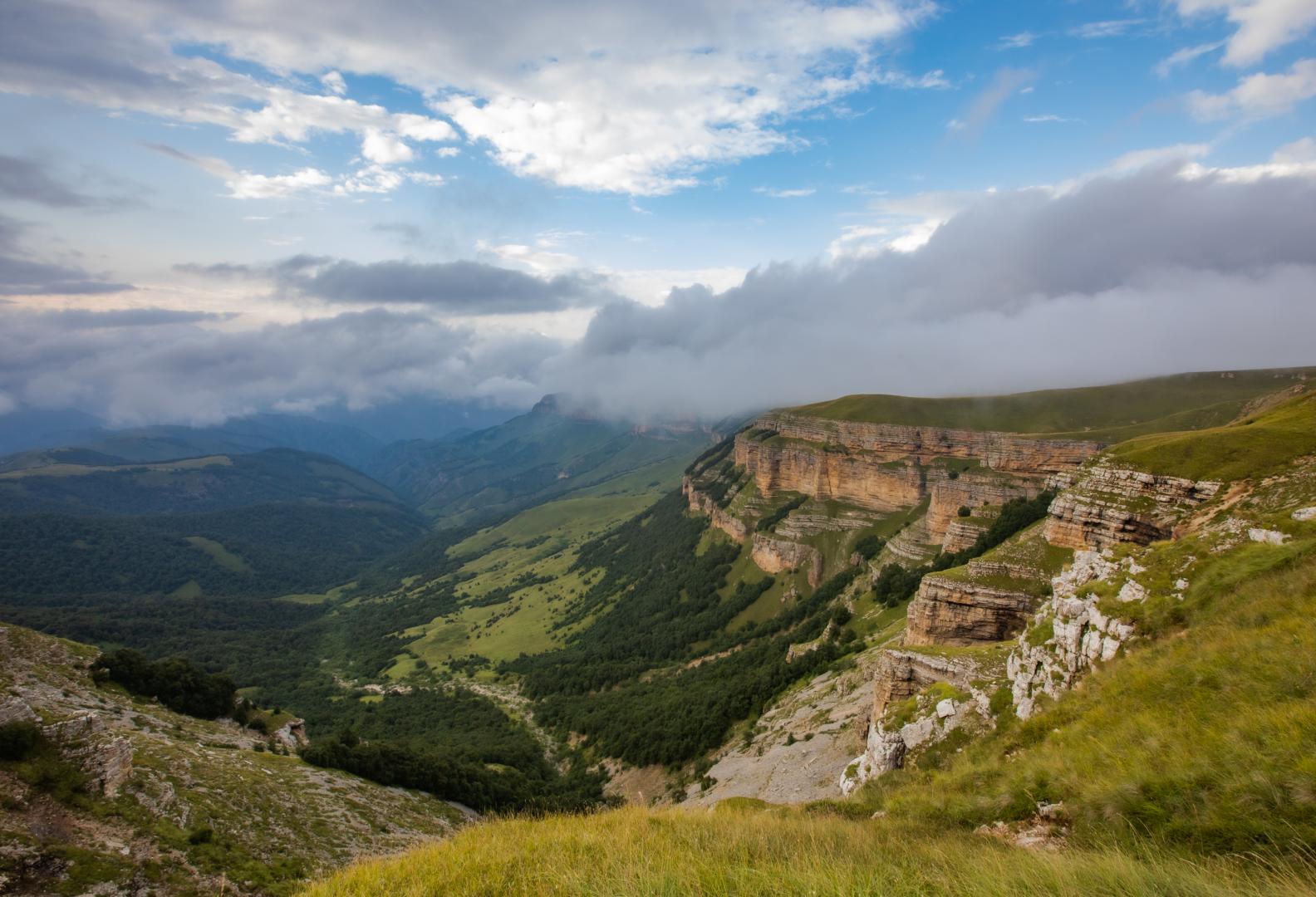 В объятиях Кавказских гор (6/25)