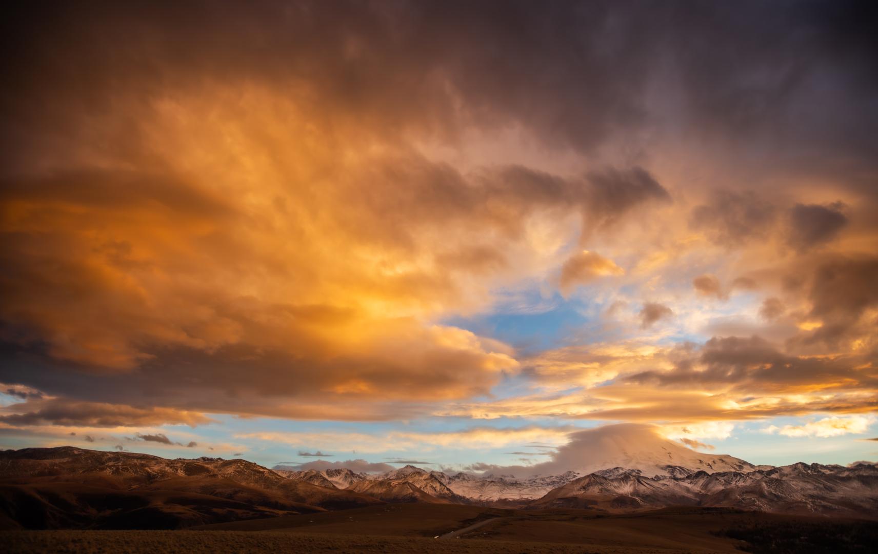 В объятиях Кавказских гор (4/25)