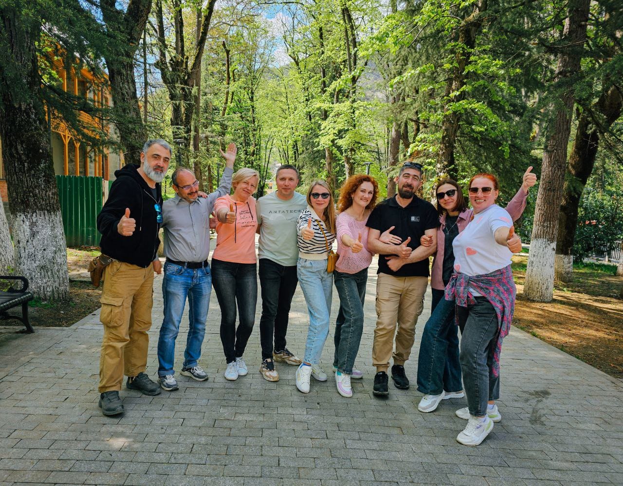 Стеклянный мост, альпийские луга и пещеры Вардзии