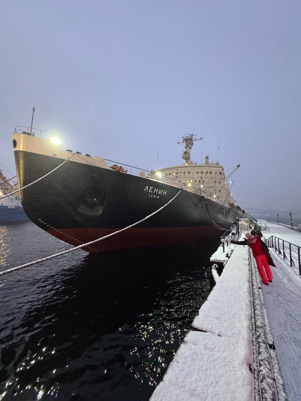 Катания на снегоходах, экскурсия по городу