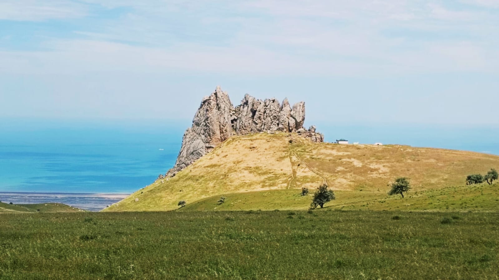 Розовое озеро, Марсианские горы, гора Бешбармаг, горный чай и черная икры (4/17)