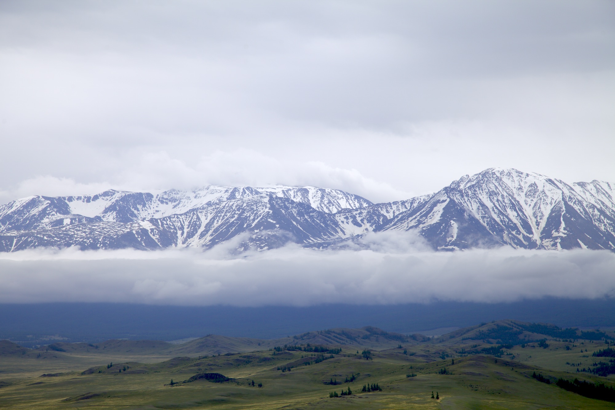 Цветные горы Чаган-Узуна, граница с Монголией