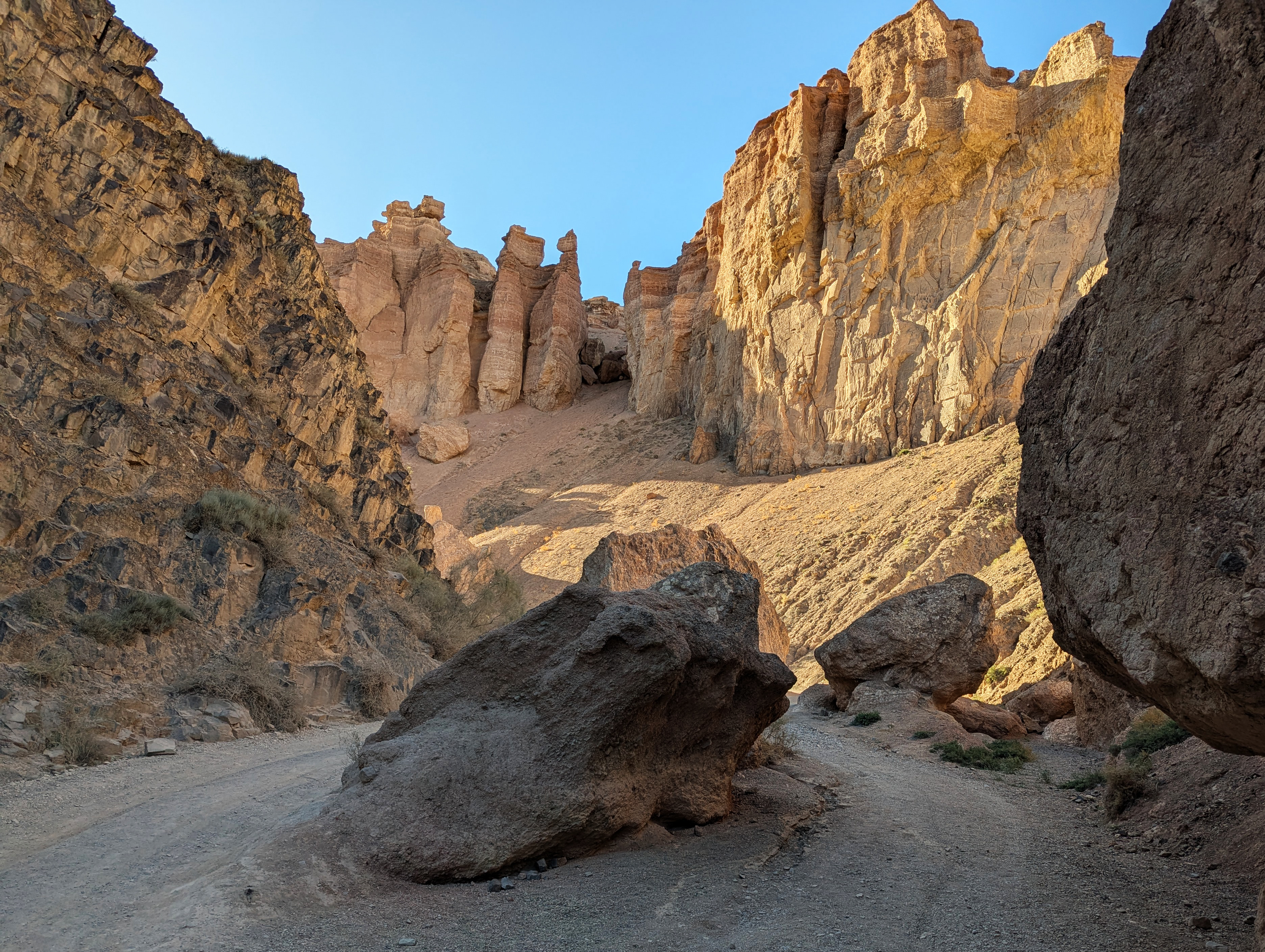 Красоты Тянь-Шаня. Из Казахстана в Кыргызстан и обратно. Две страны Центральной Азии. (6/45)