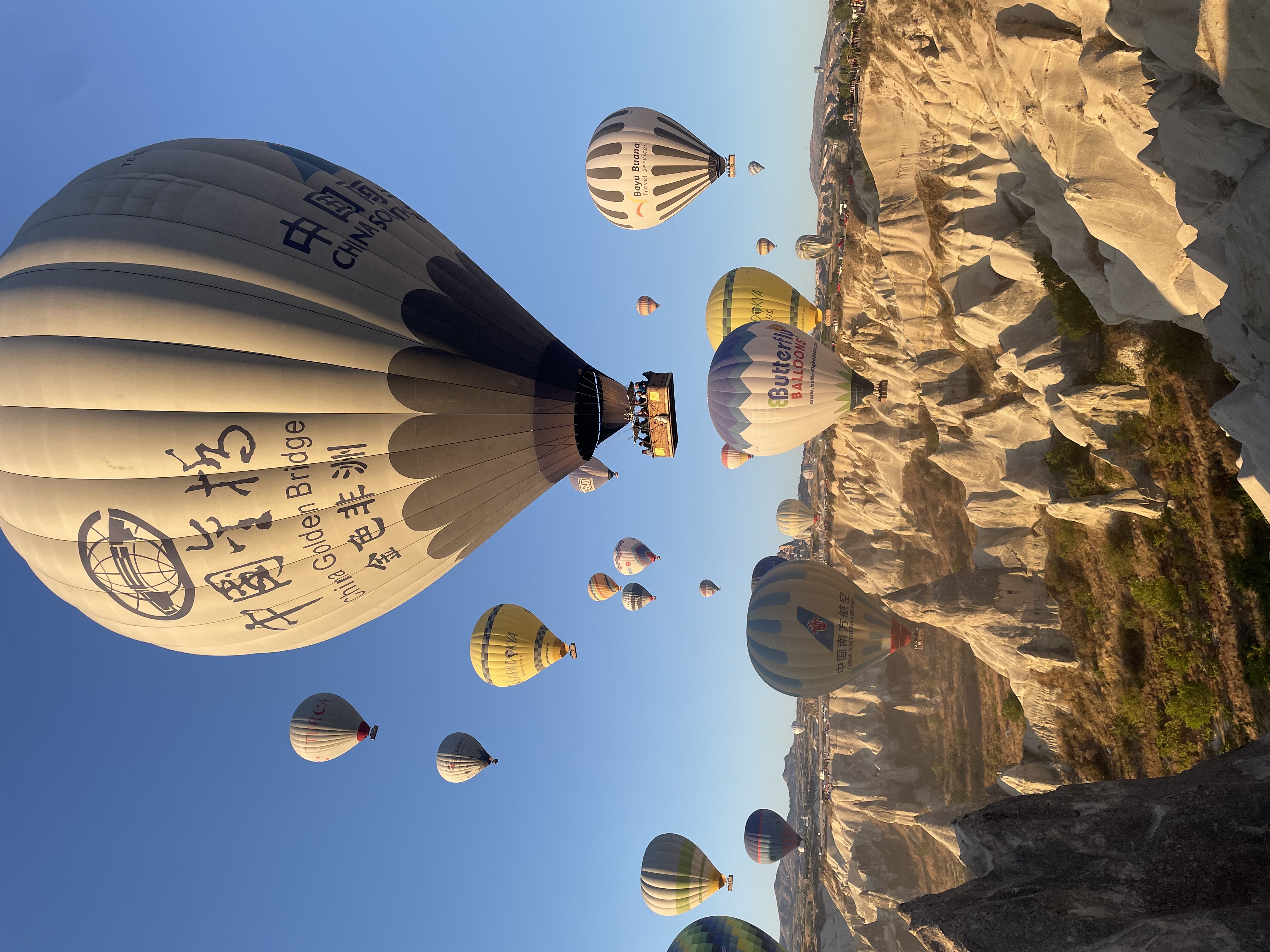 Рассвет и самолет в Стамбул