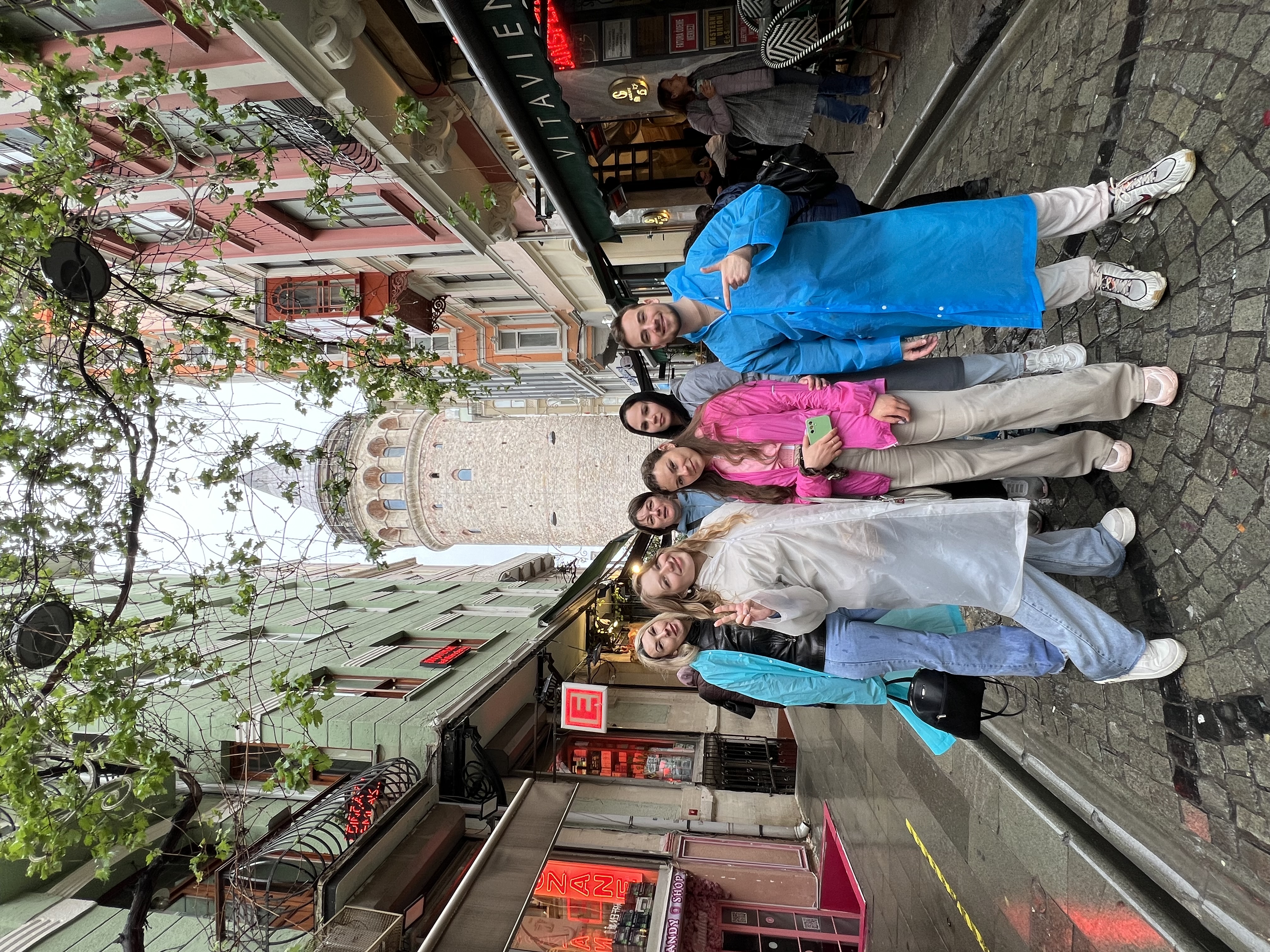 Колоритный Балат и современный Стамбул