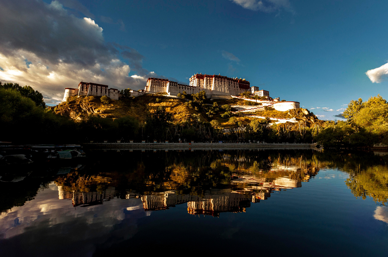 Кора Просветления: Тибет в Год Лошади, где каждый шаг равен тринадцати