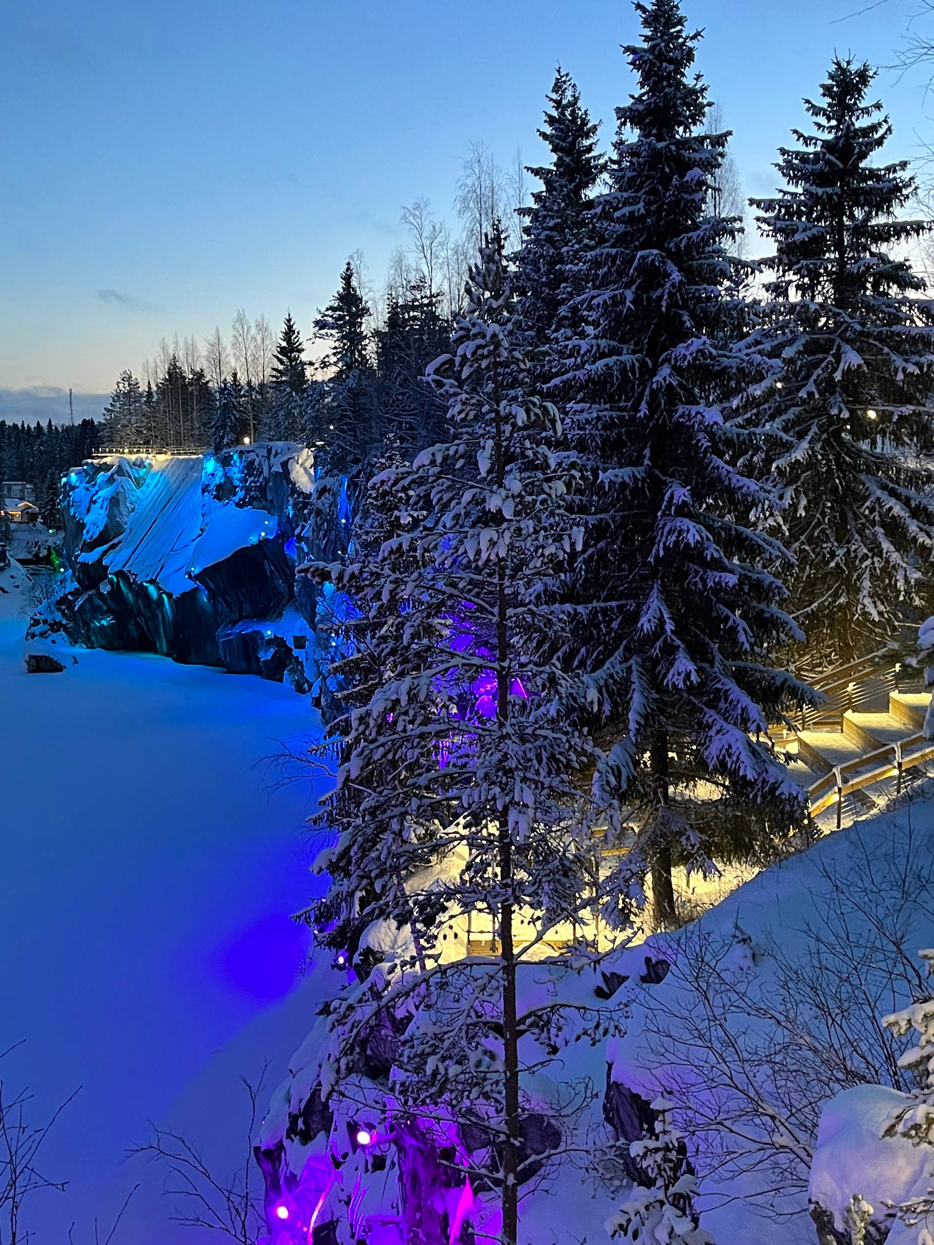Карелия Рускеала. Водопады. Ночевка в кирхе