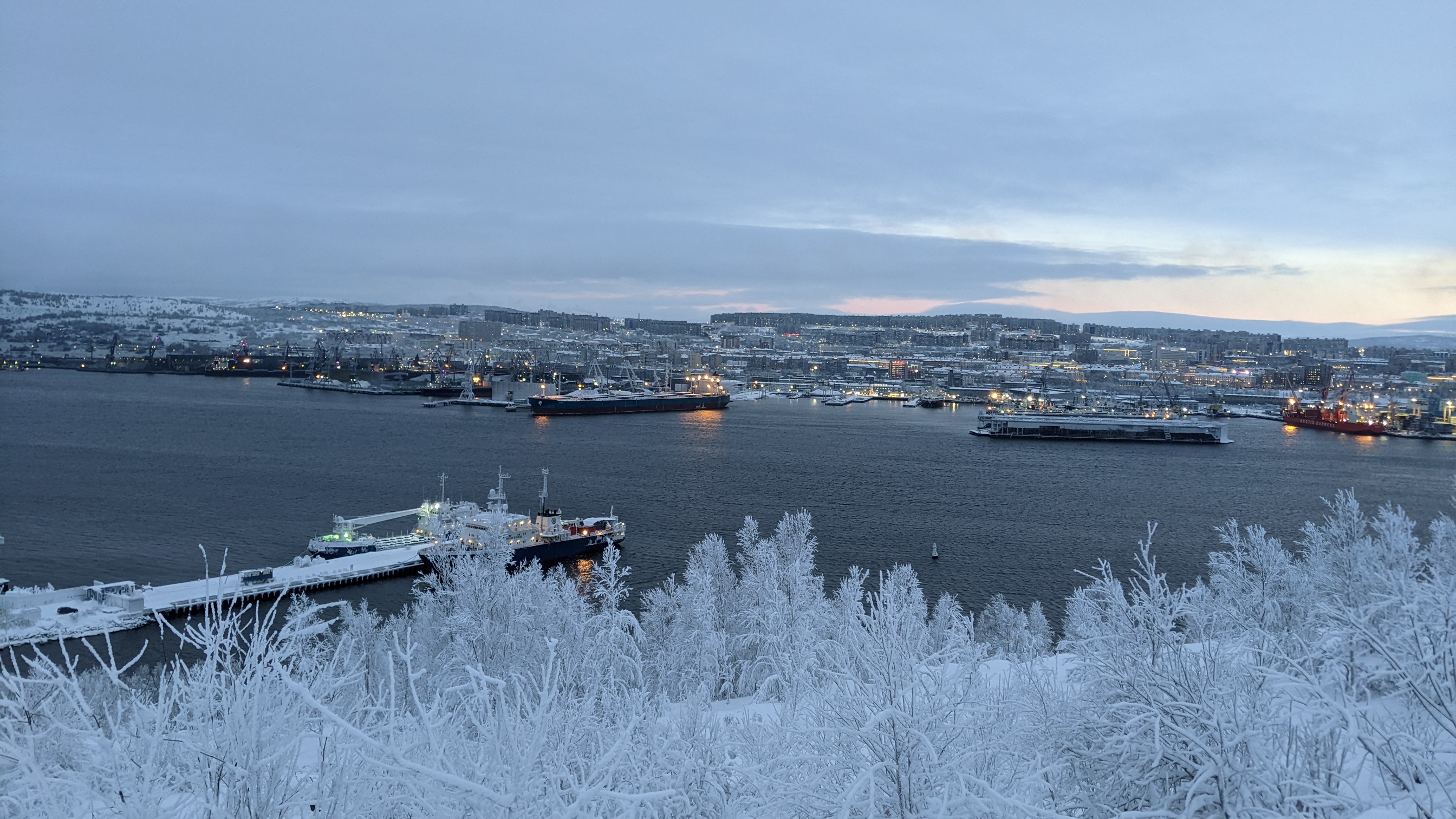 Прибрежный Мурманск с западной стороны (1/21)
