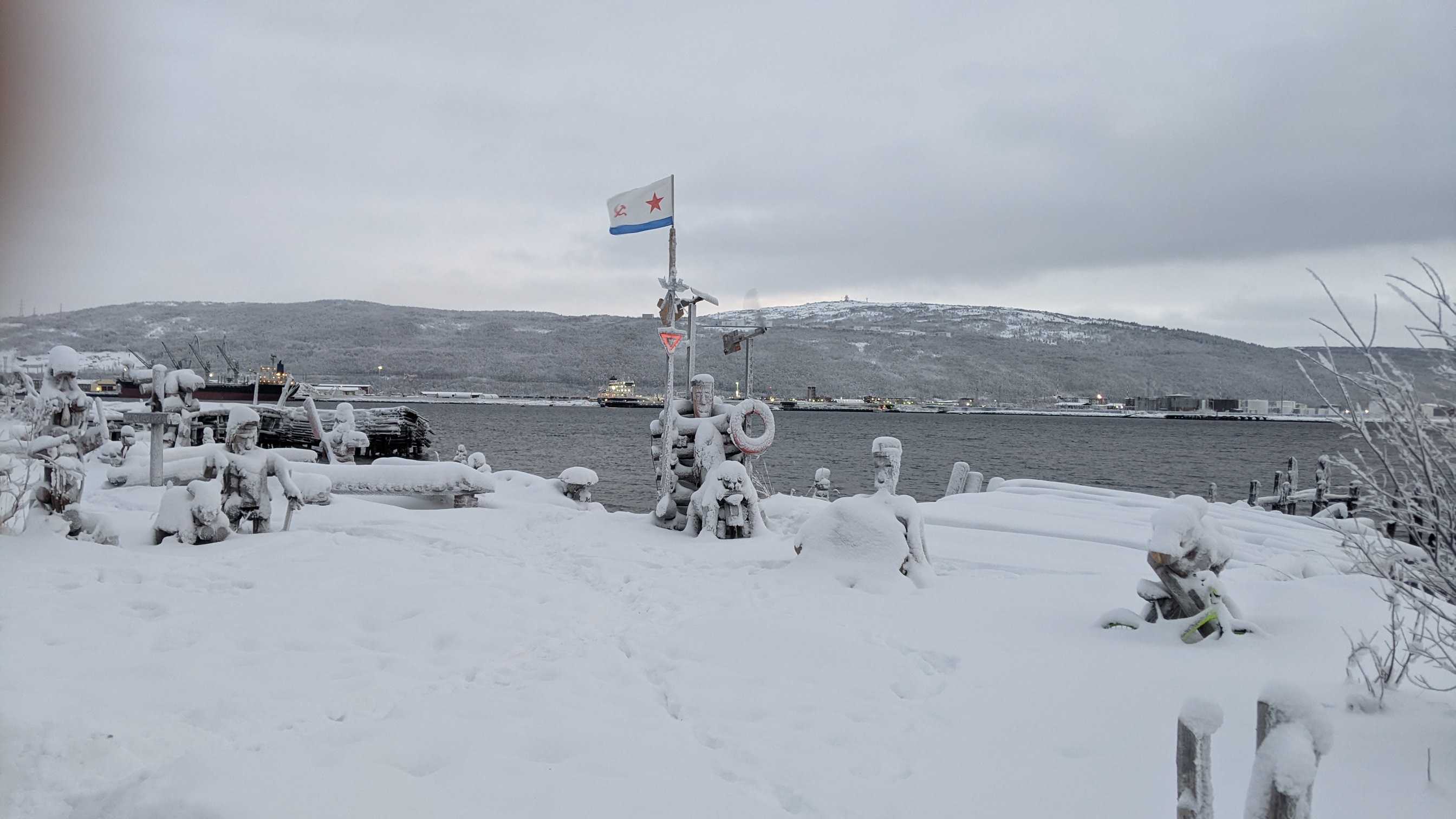 Прибрежный Мурманск с западной стороны (13/21)