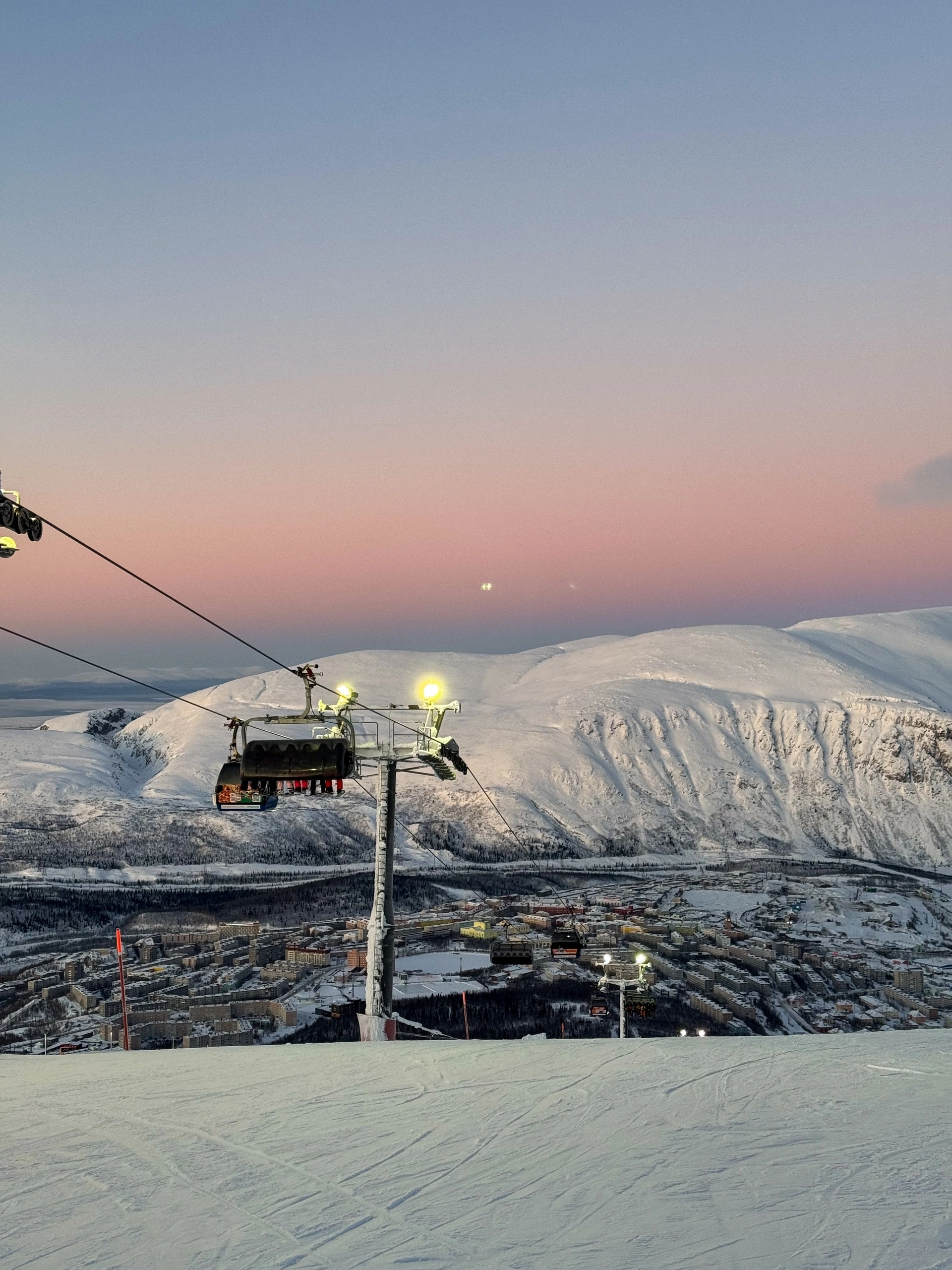 По горнолыжным трассам За Полярным кругом (4/42)