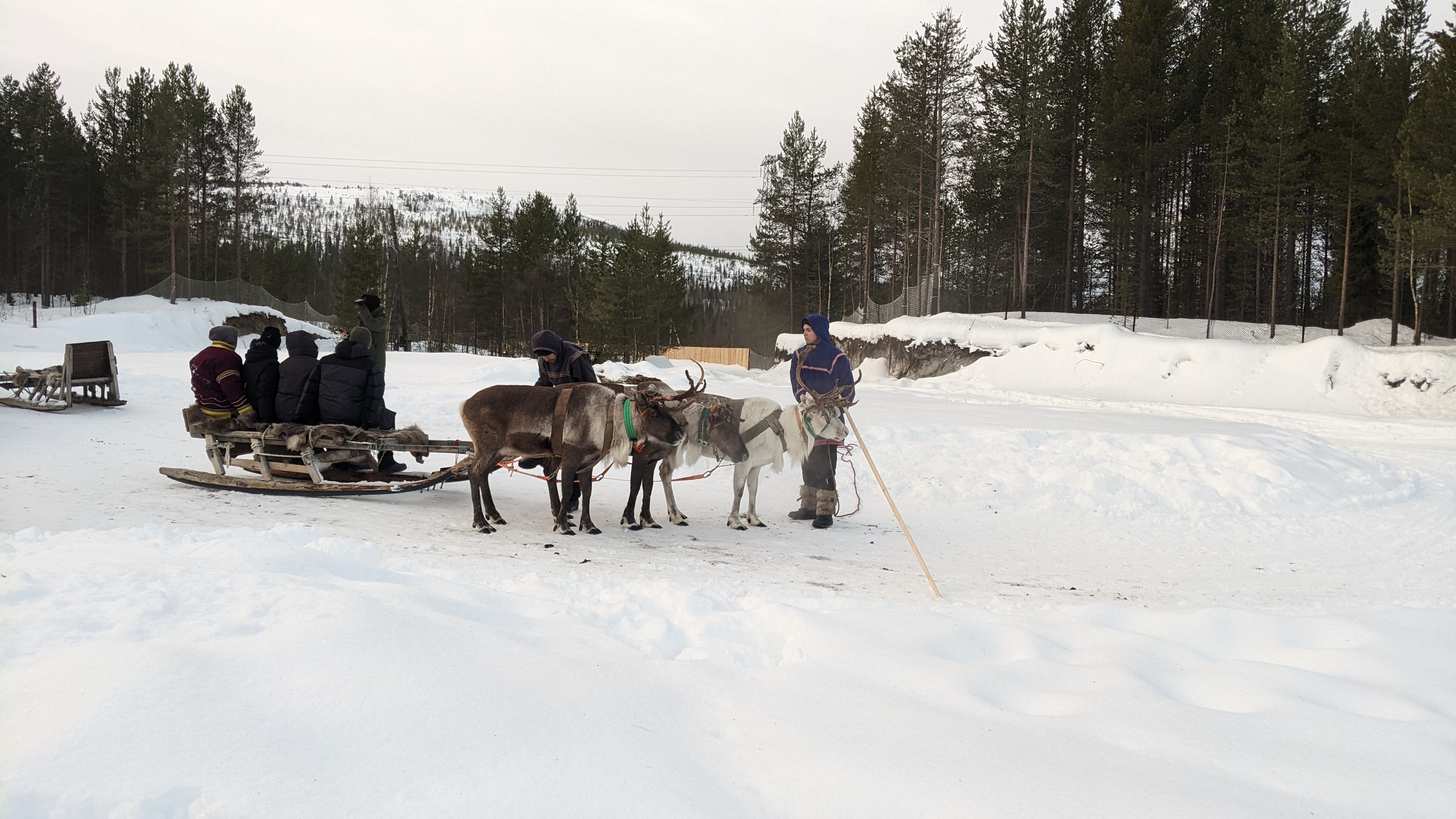 По горнолыжным трассам За Полярным кругом (14/42)