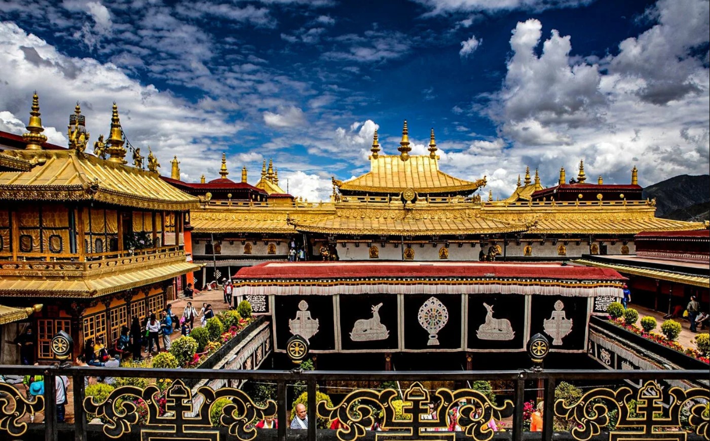 Кора Просветления: Тибет в Год Лошади, где каждый шаг равен тринадцати (12/32)