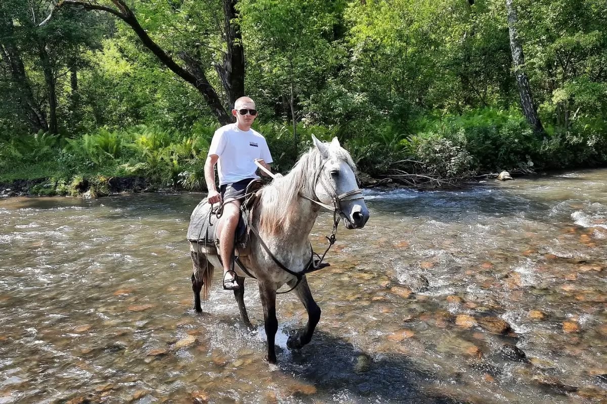 Горными тропами Алтая, конный тур на озеро Манас