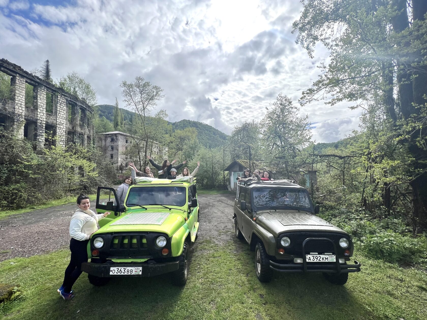 Другая Абхазия: цветущая глициния (5/21)