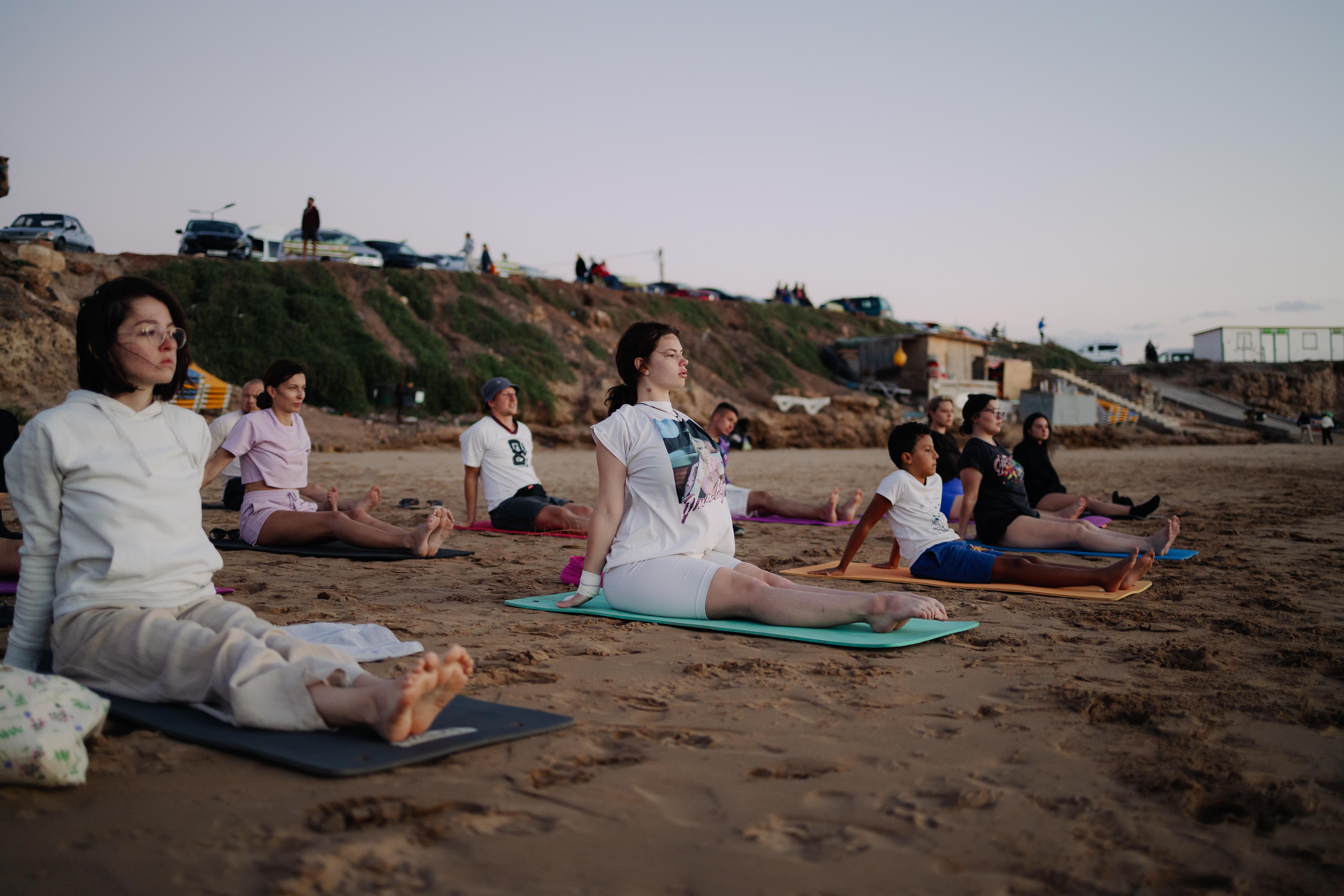 Финальный сёрфинг, йога на закате и прощальный ужин