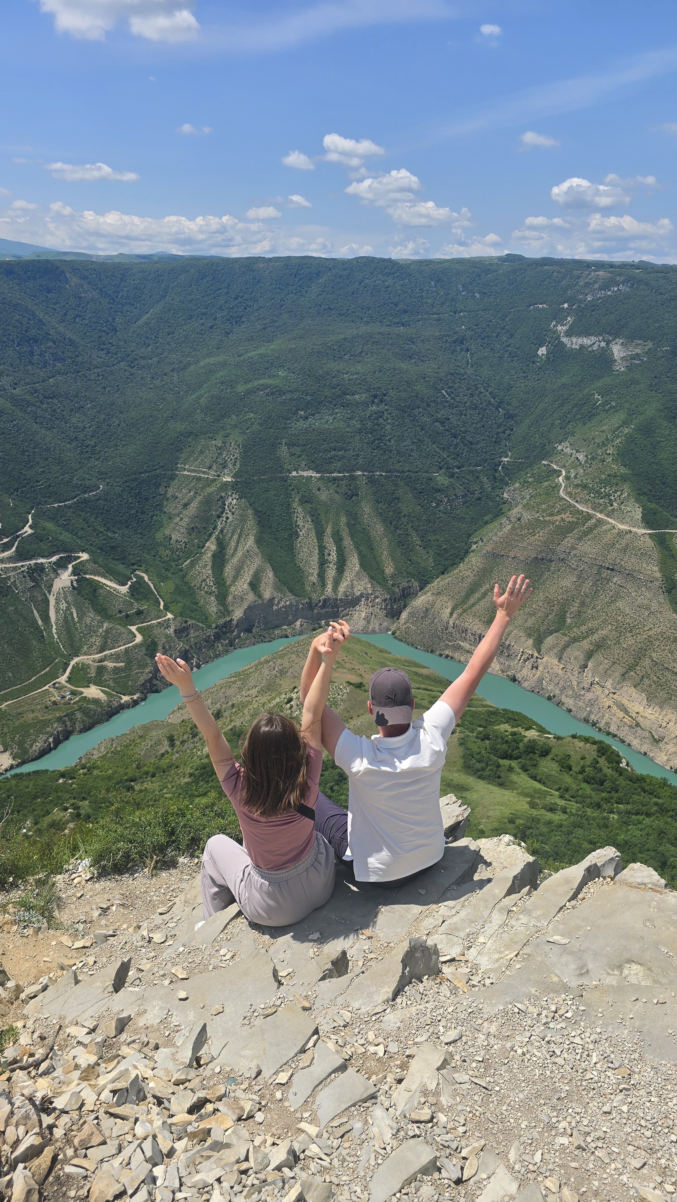 Встреча, ветер пустыни и водная гладь каньона