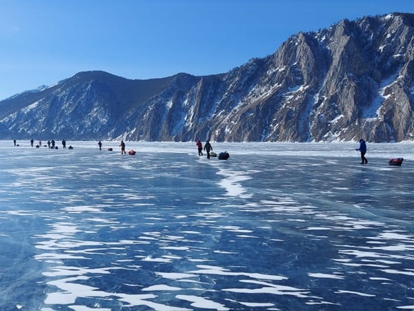 Зимний поход по льду озера Байкал вдоль острова Ольхон (3/12)