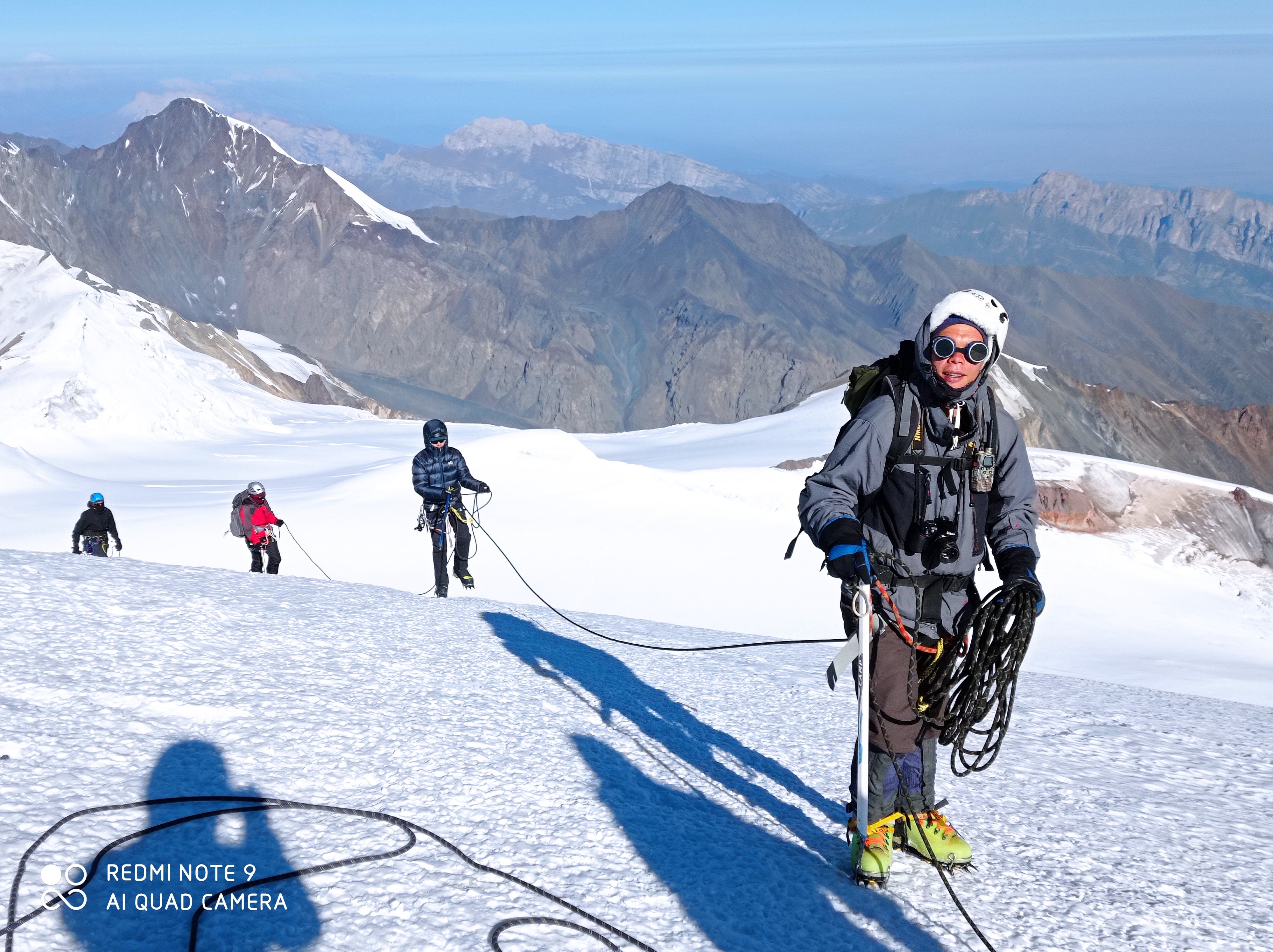 Две вершины: Казбек + Эльбрус. Великое восхождение. (16/67)