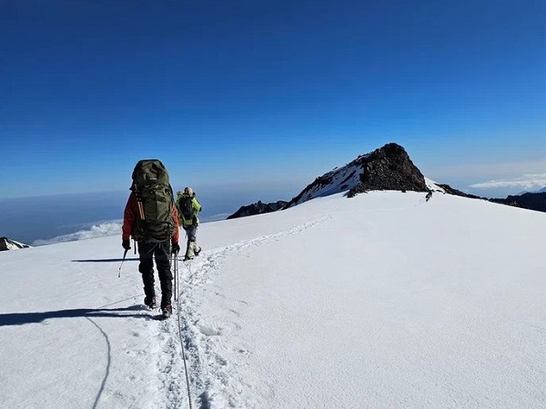 Восхождение на гору Казбек со стороны России (5033 метра)