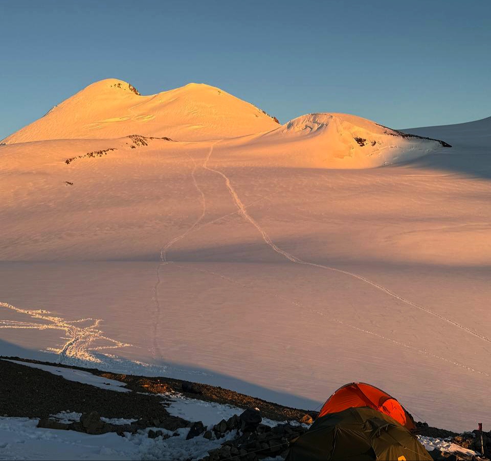 Две вершины: Казбек + Эльбрус. Великое восхождение. (23/67)