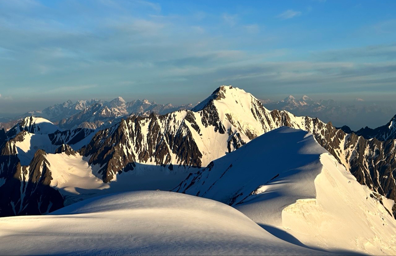 Две вершины: Казбек + Эльбрус. Великое восхождение. (25/67)