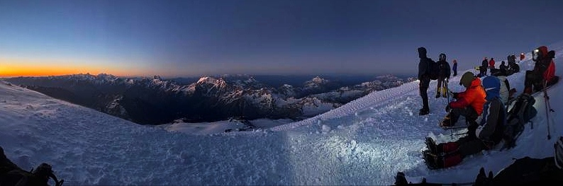 Две вершины: Казбек + Эльбрус. Великое восхождение. (24/67)