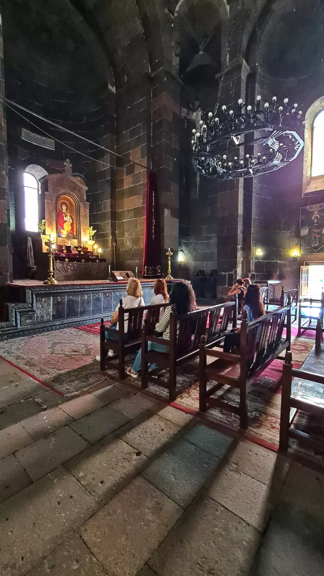 Ласковая Армения (11/136)