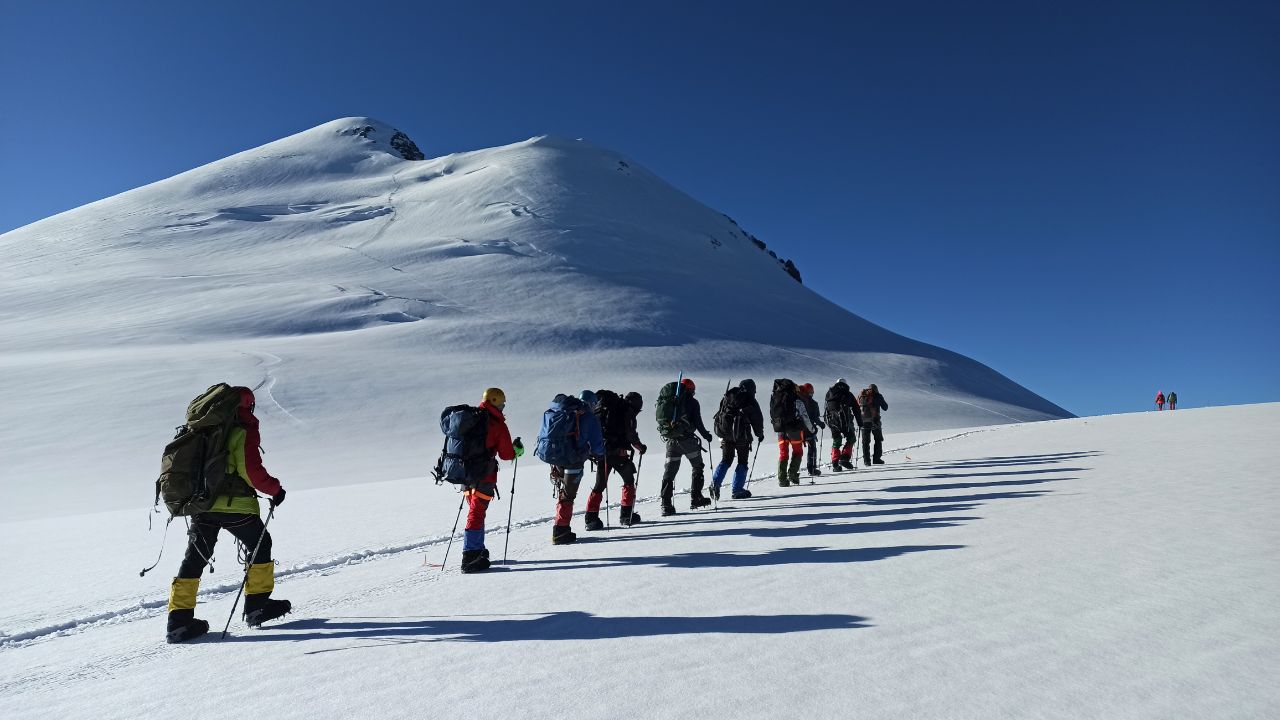 Две вершины: Казбек + Эльбрус. Великое восхождение. (28/67)