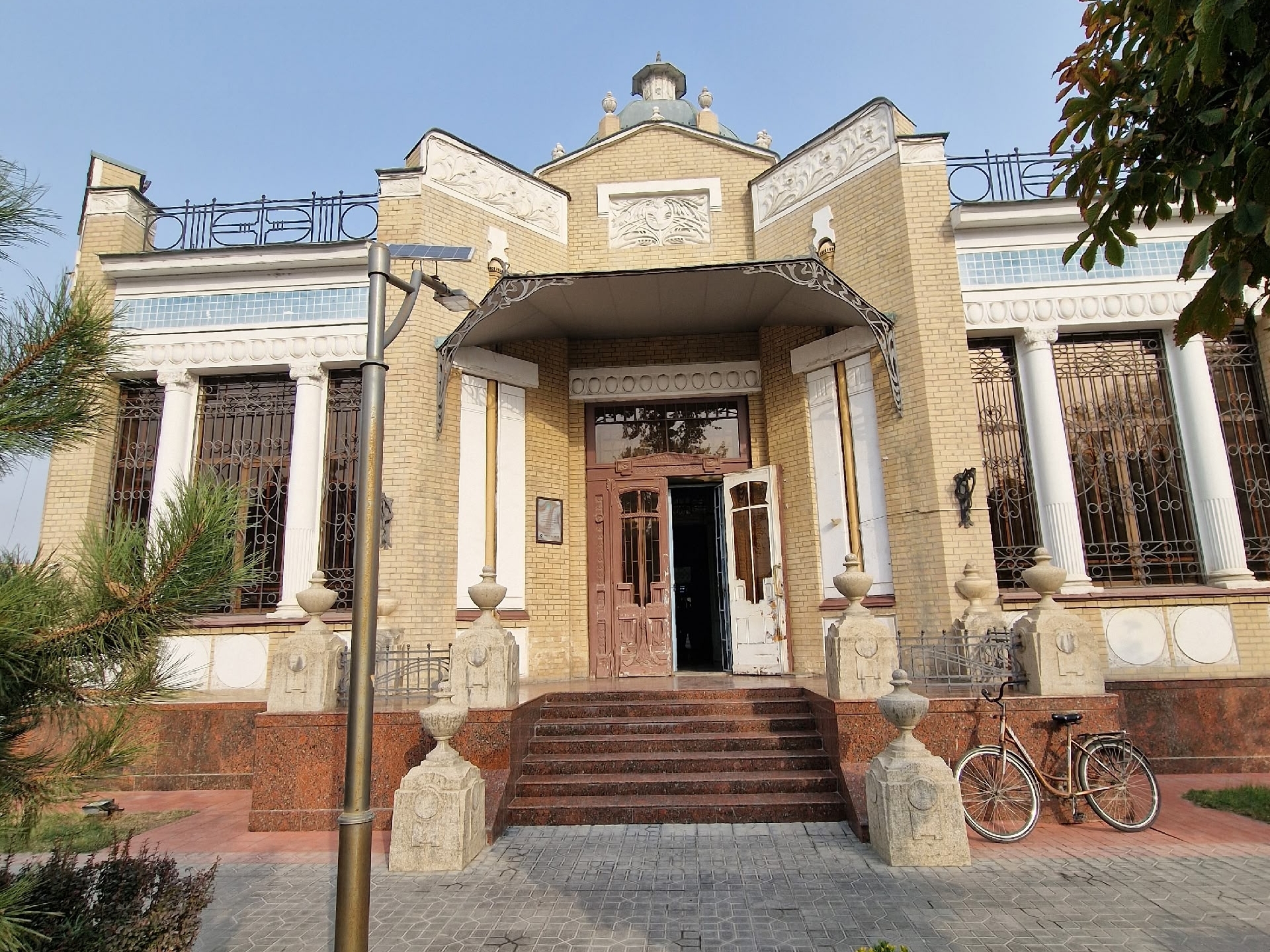 Сокровища Ферганской долины: шелка, керамика, вино (7/10)