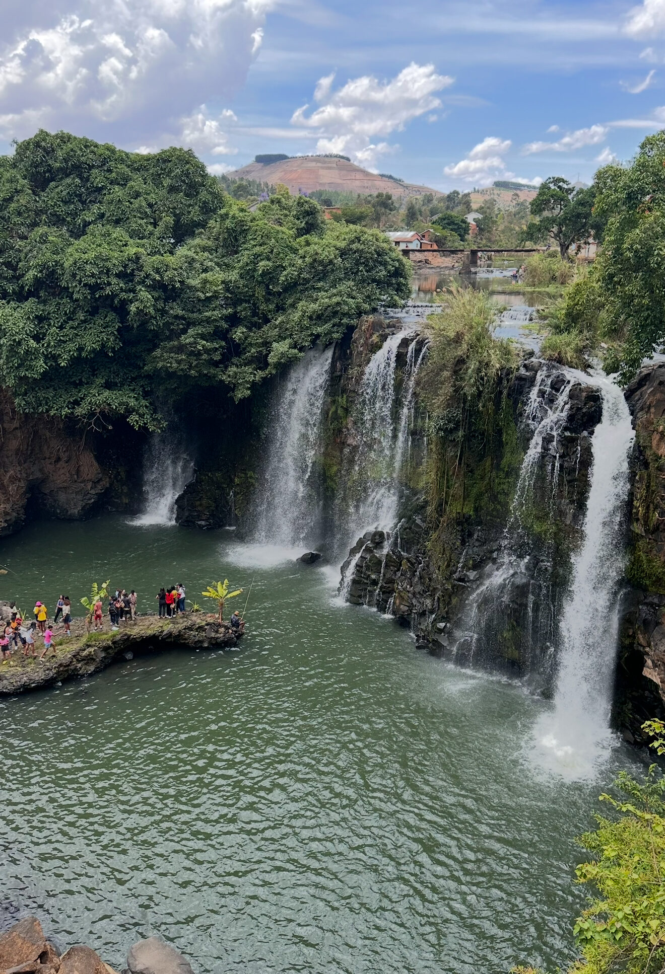 Мадагаскар: лемуры, водопад Лили и знаменитая Аллея Баобабов (10/11)