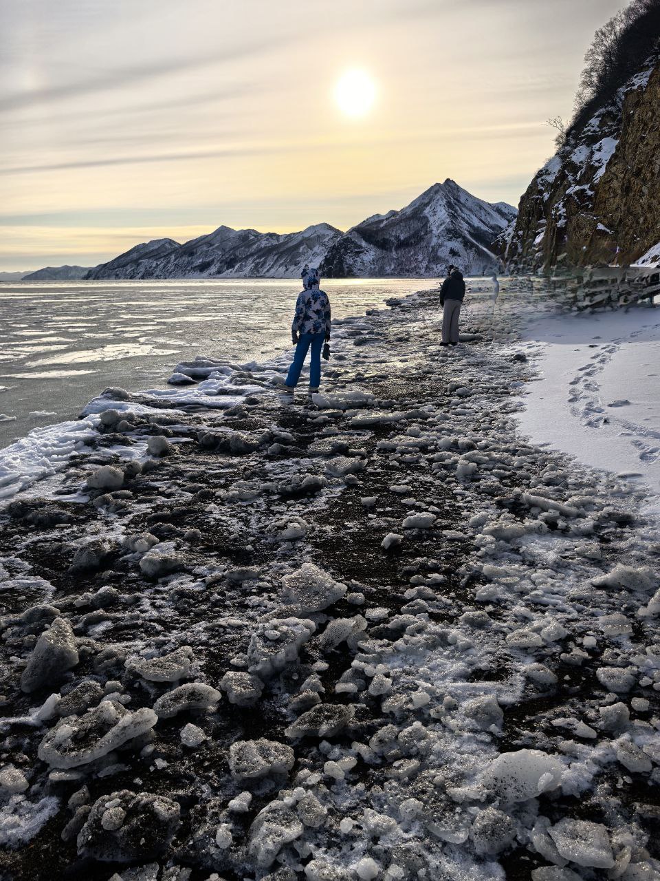 Бухта Тихая, Клоковский водопад и ворота тории — зимняя сказка на джипе (2/7)