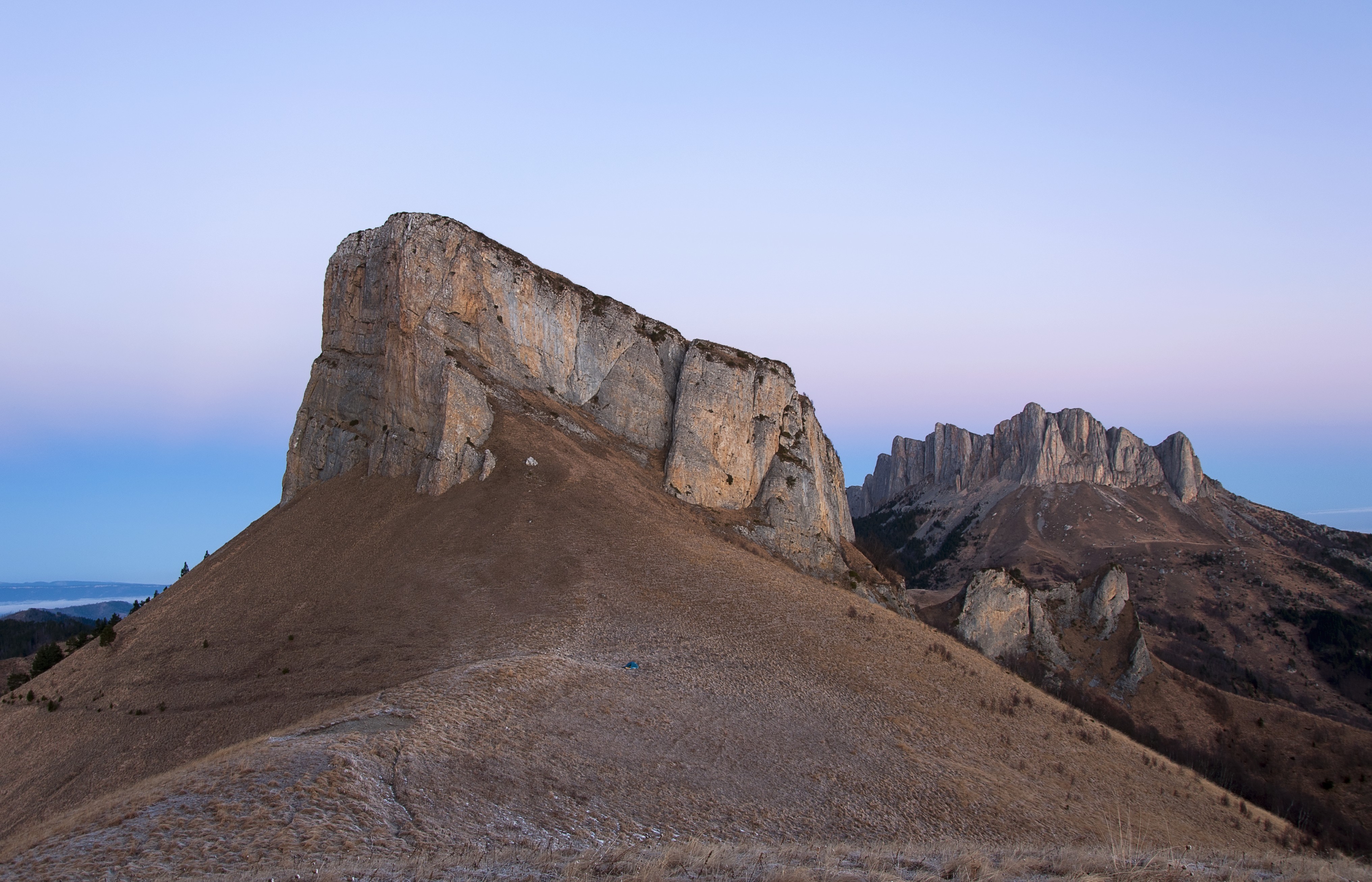 Скалистый хребет.Поход-восхождение  на Б.Тхач + йога в финале.