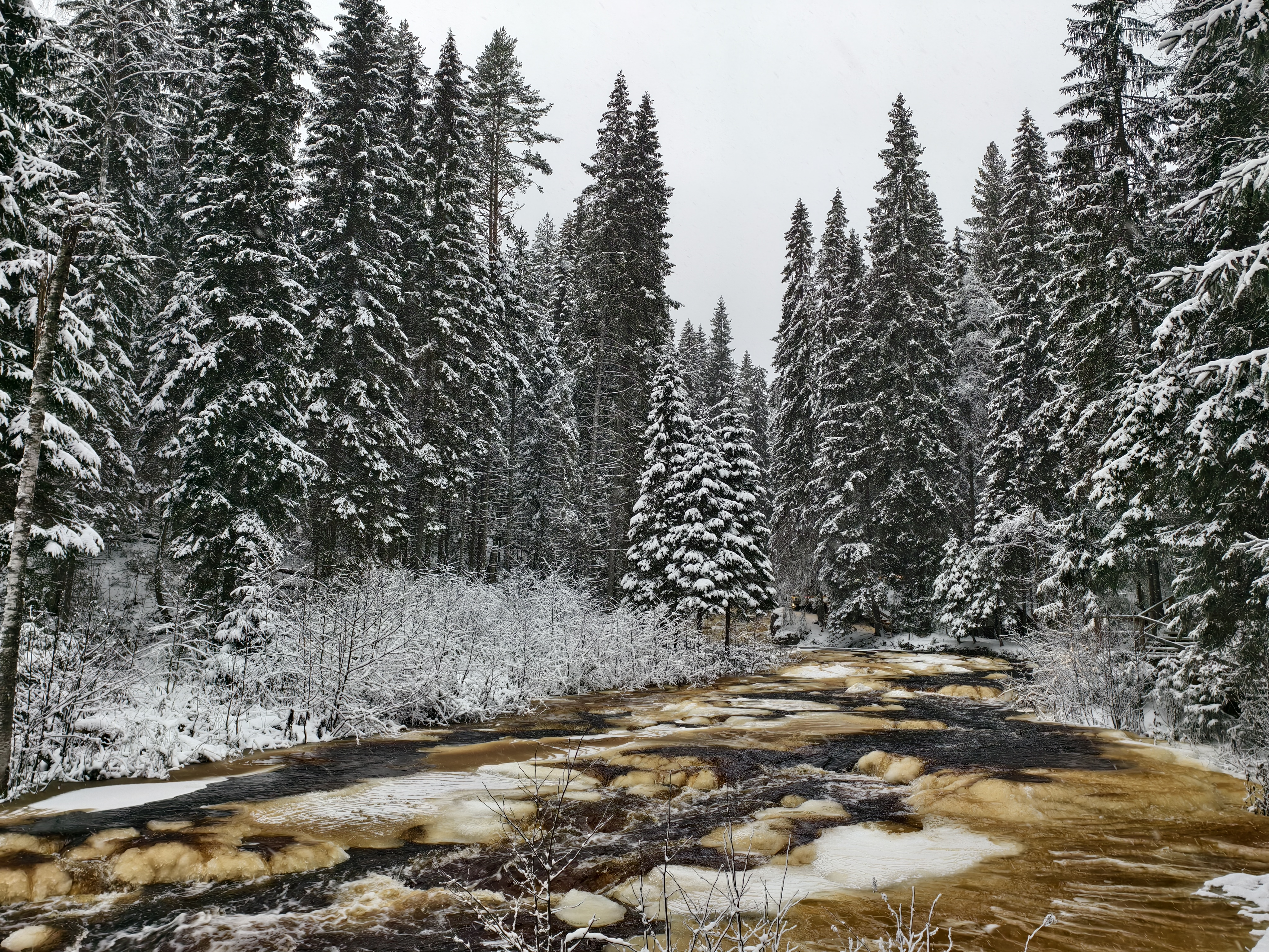 Долина водопадов, хаски и загадочная гора