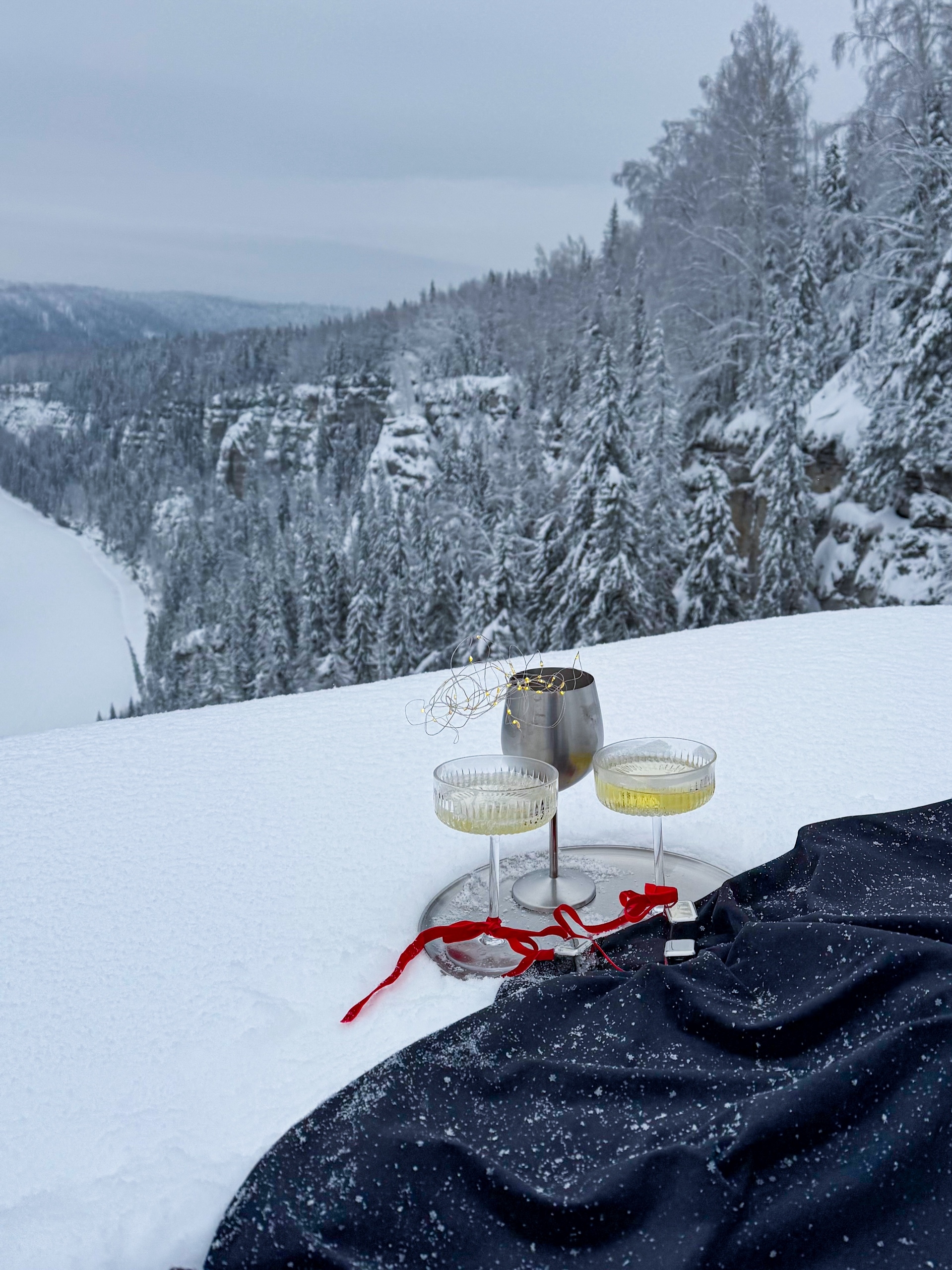 Снегоходный тур к Усьвинским столбам и Каменному городу