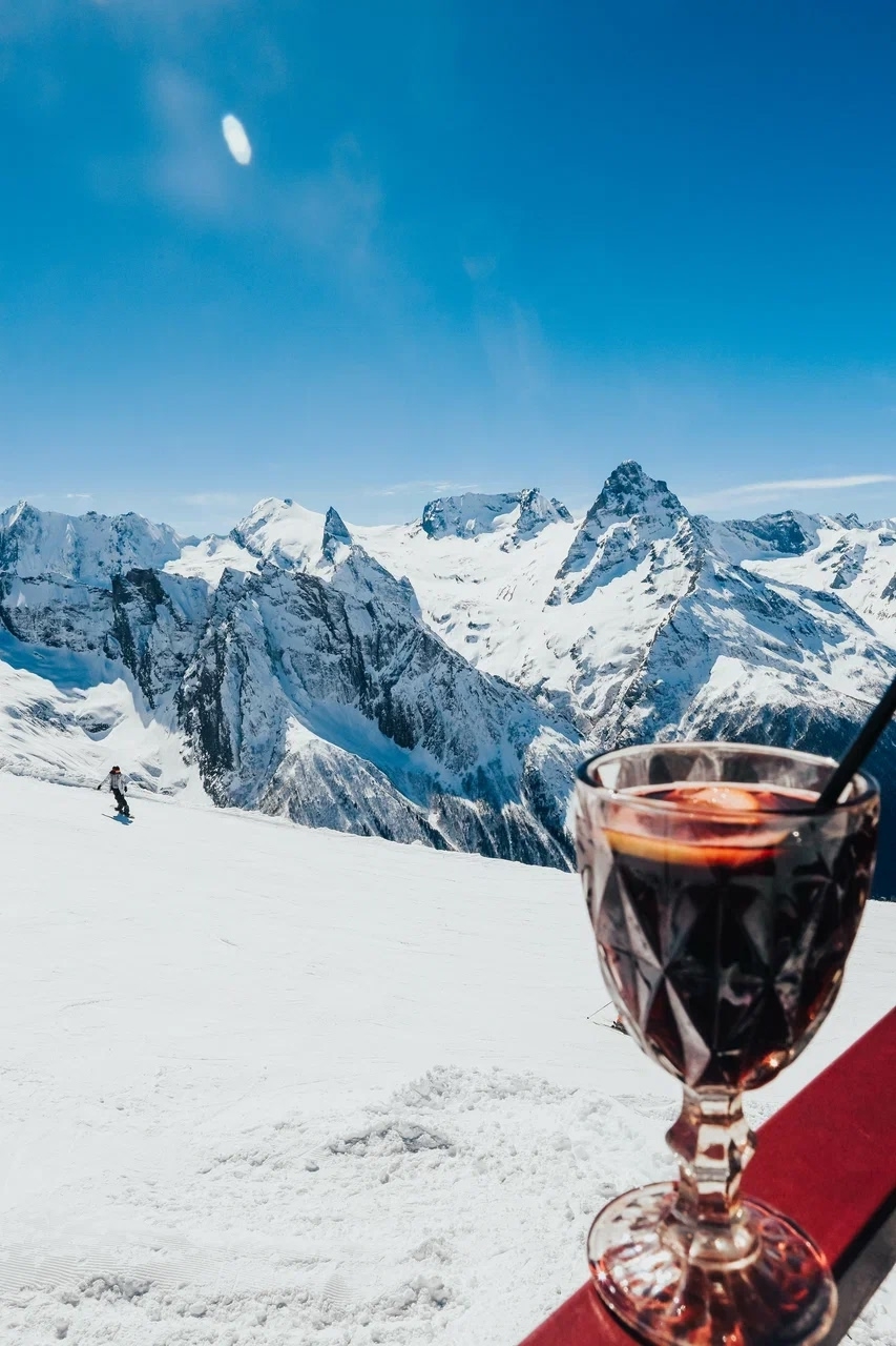 Выходные в горах Кавказа! Домбай, Эльбрус и Медовые водопады (2/17)