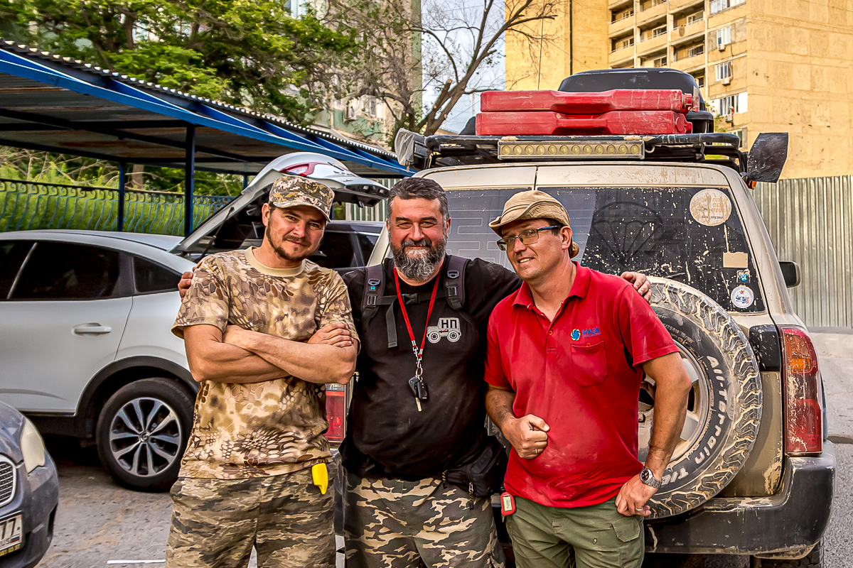 Впадина Карагие и розовые озера