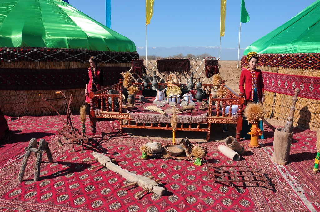 Туркменистан — аутентика, вкус юга, черная икра и вечное пламя пустыни (6/17)