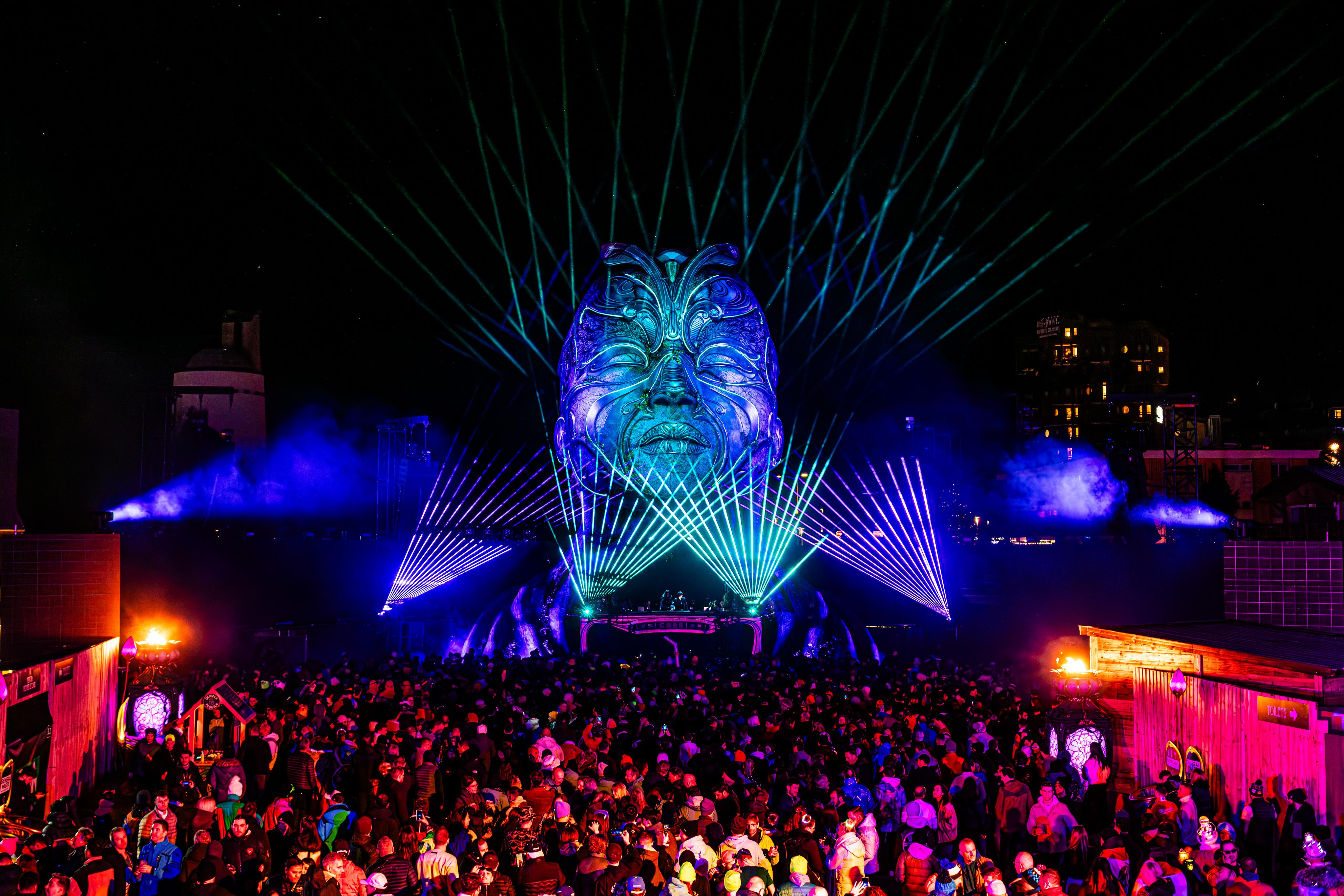 Tomorrowland Winter 2026 для компании от 6-10 человек (8/12)