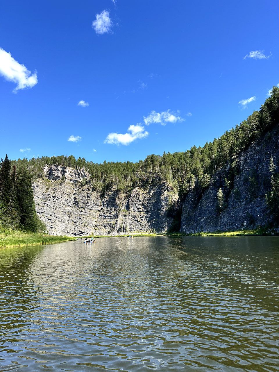 Сплав по Чусовой: вниз по реке теснин (16/17)