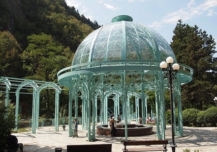 Атмосферная  Грузия с морем, сбором винограда и изготовлением вина (28/35)