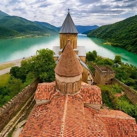 Атмосферная  Грузия с морем, сбором винограда и изготовлением вина (21/35)