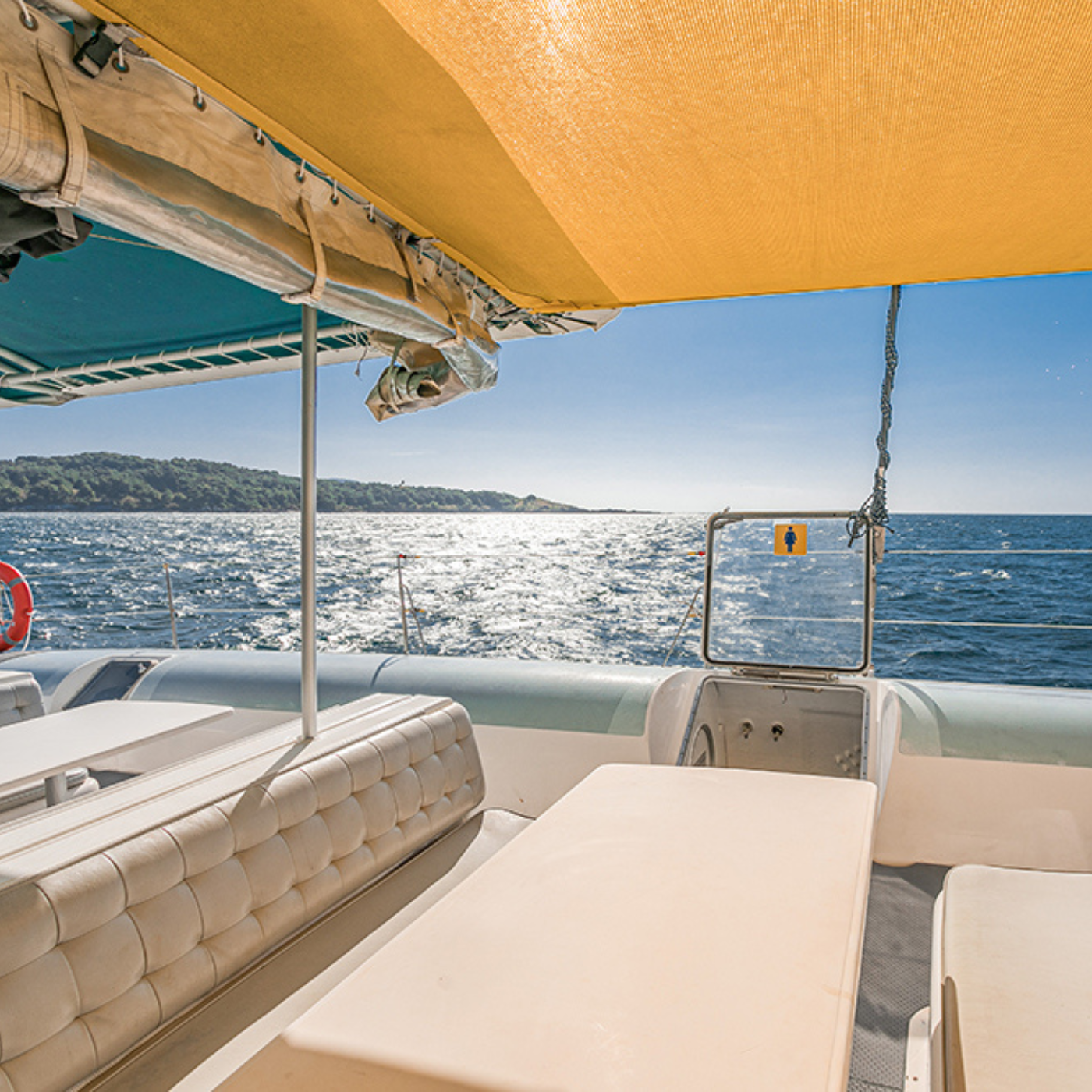 Групповой тур на катамаране по островам Пхукета (Полный день)