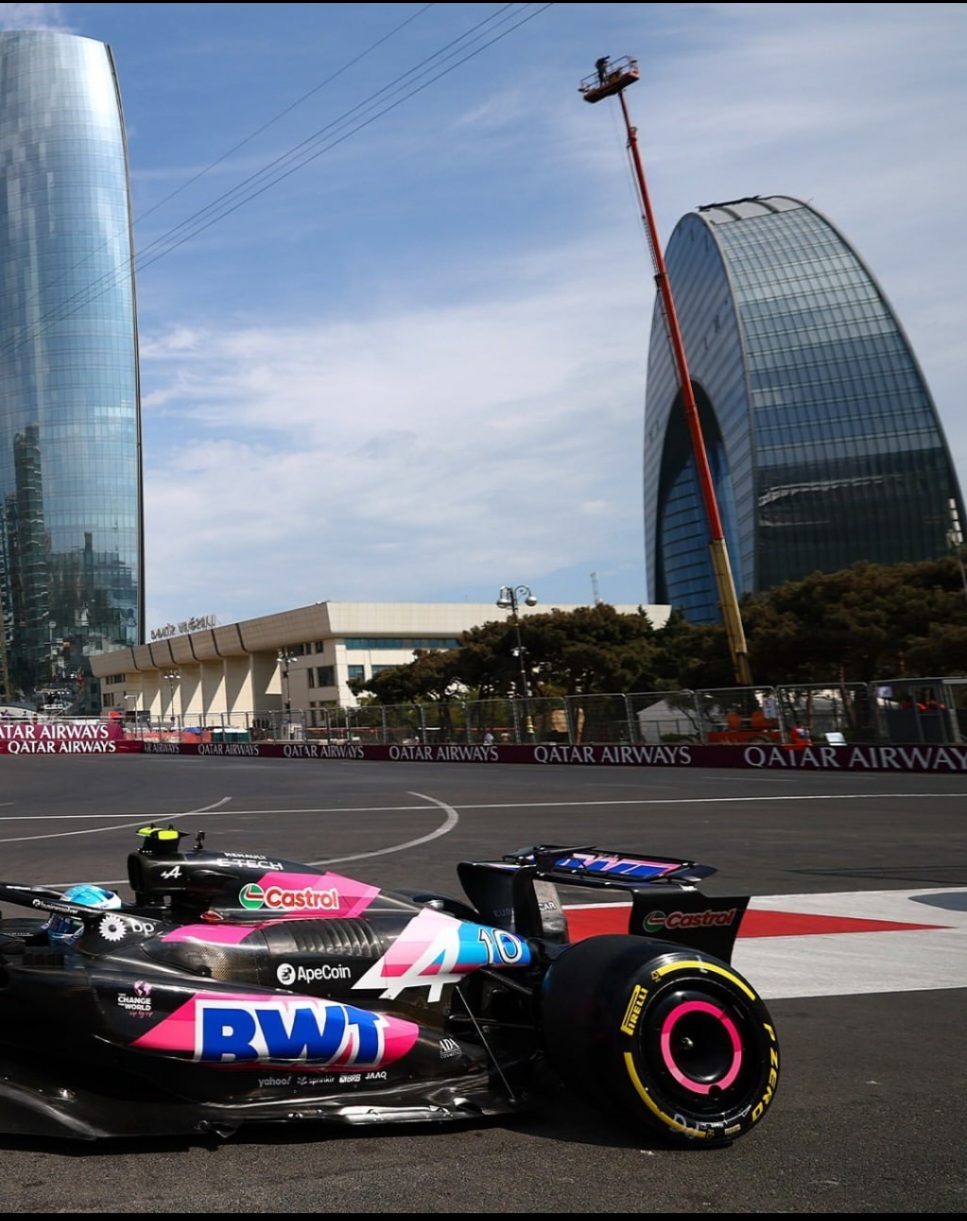 Формула 1 в Баку: легендарные гонки и яркая атмосфера городского трека (6/18)