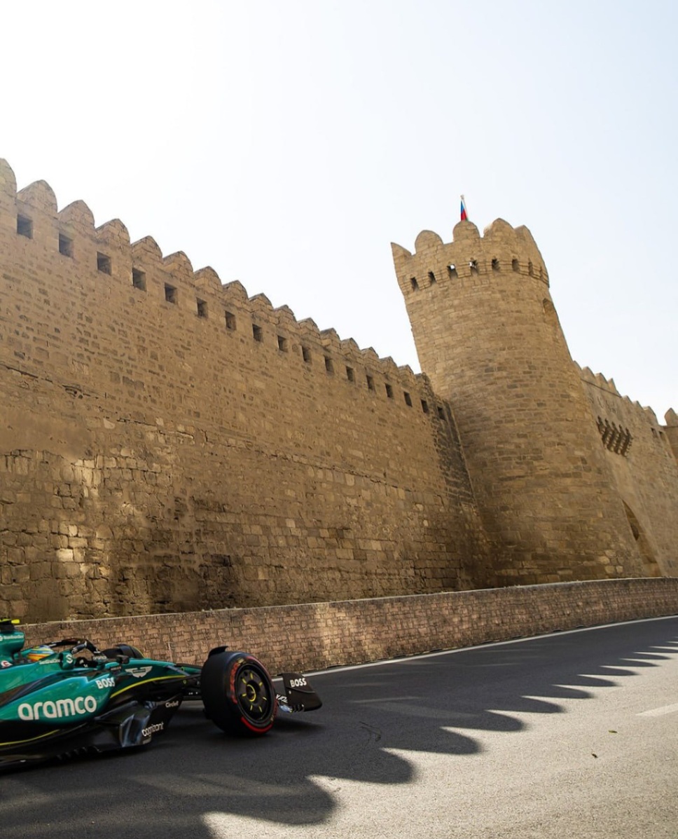 Формула 1 в Баку: легендарные гонки и яркая атмосфера городского трека (10/18)