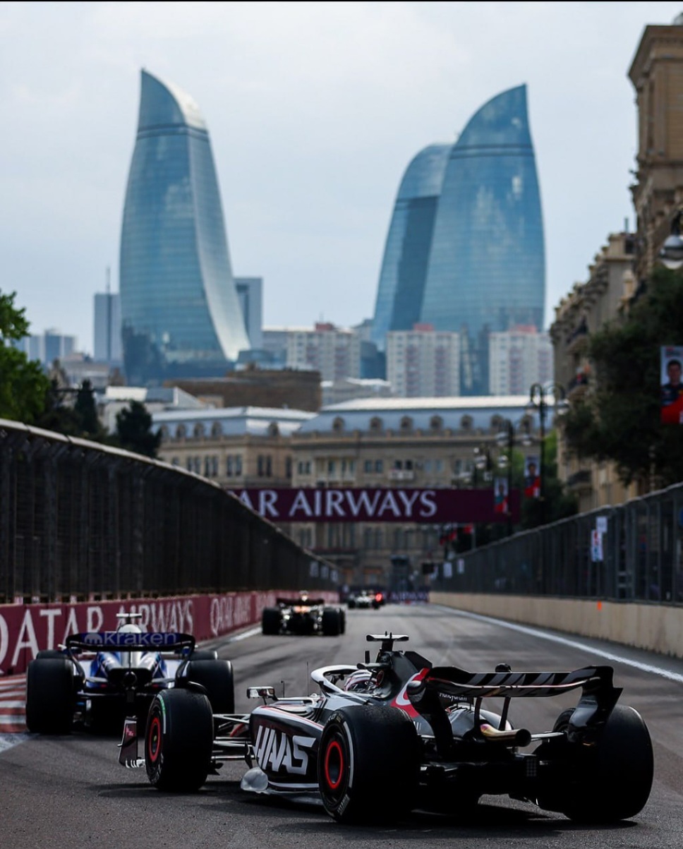 Формула 1 в Баку: легендарные гонки и яркая атмосфера городского трека (12/18)