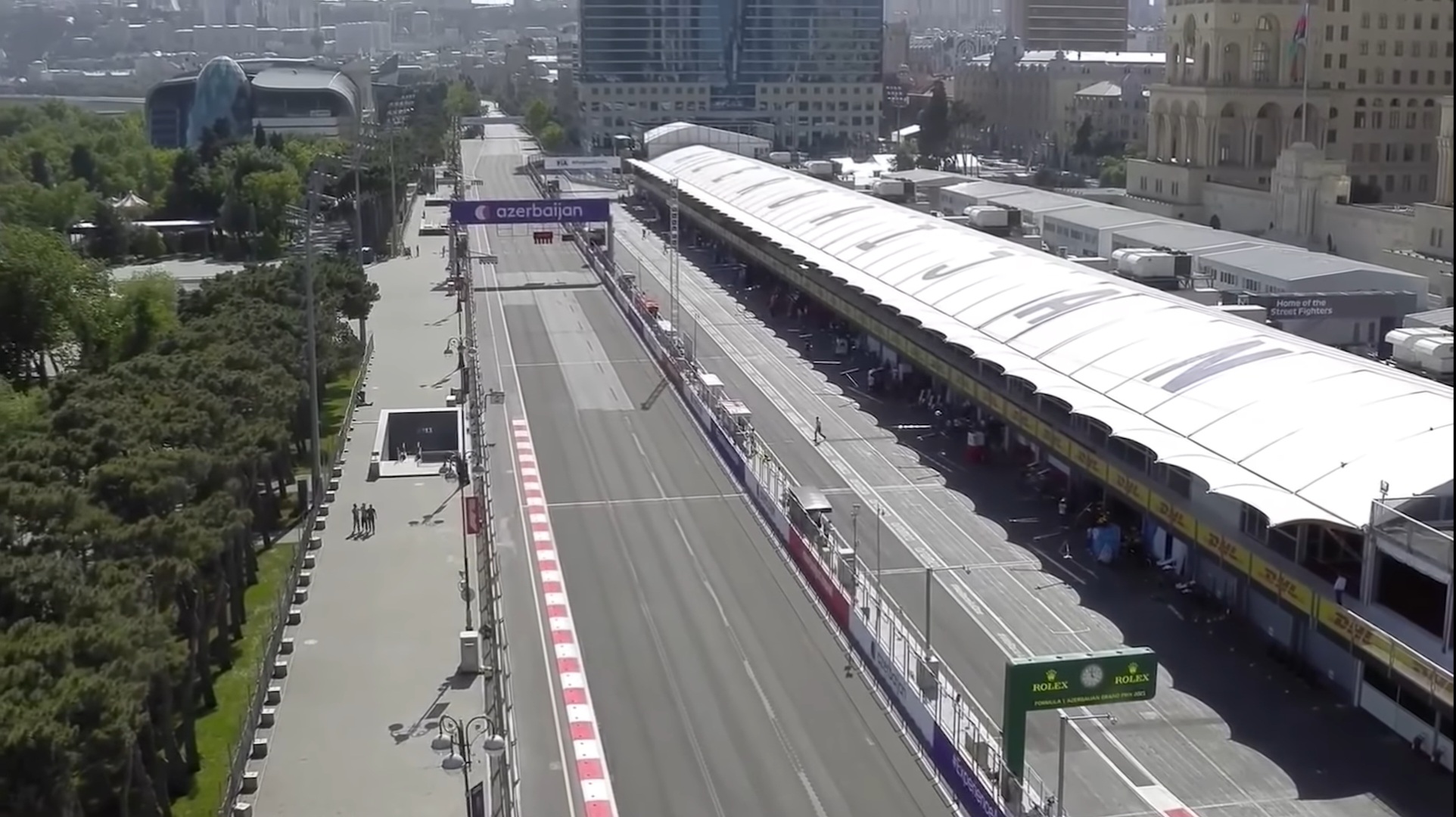 Формула 1 в Баку: легендарные гонки и яркая атмосфера городского трека (16/18)